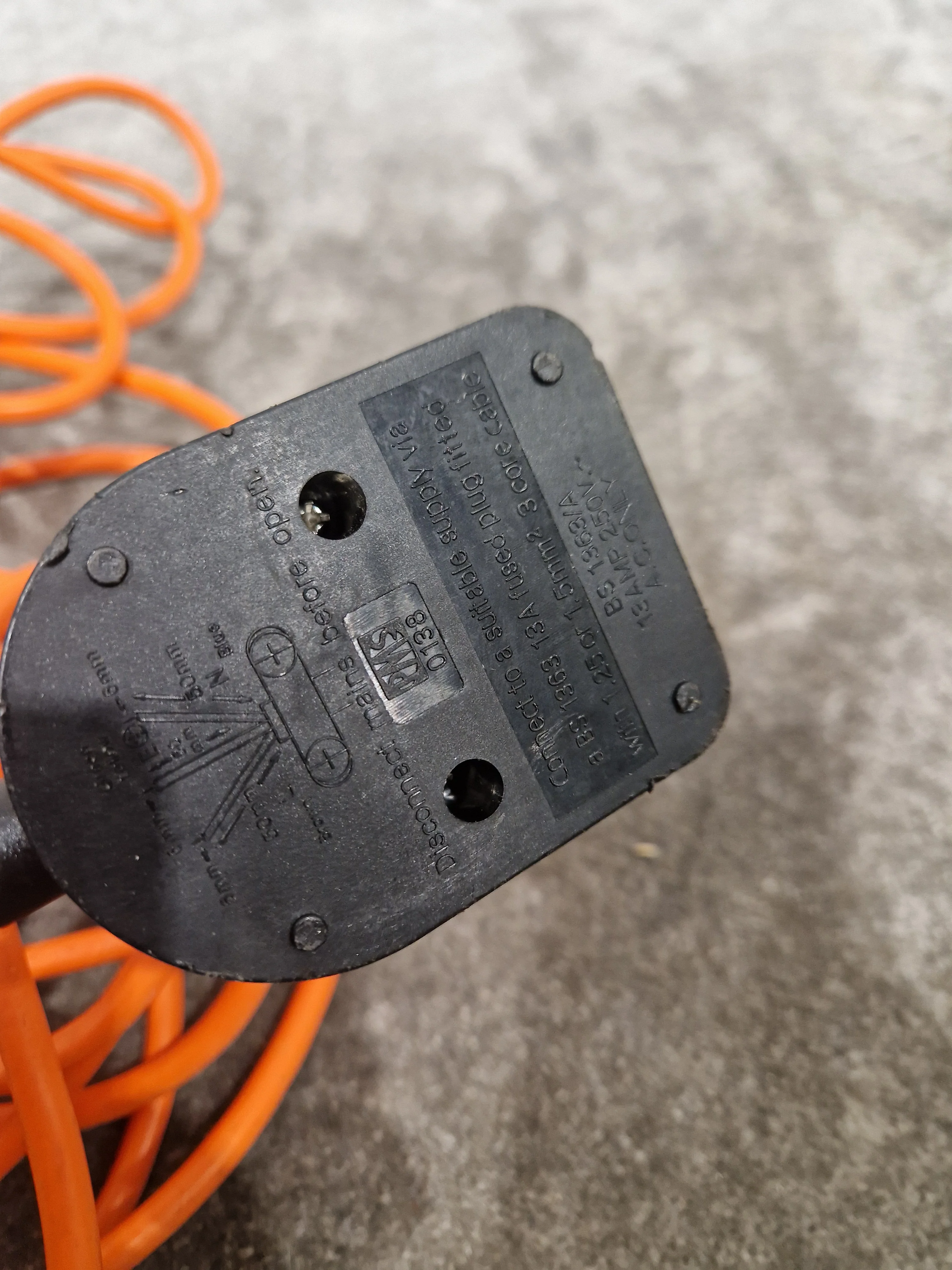 10M UK Plug to One Gang Orange - Excellent - Image 2