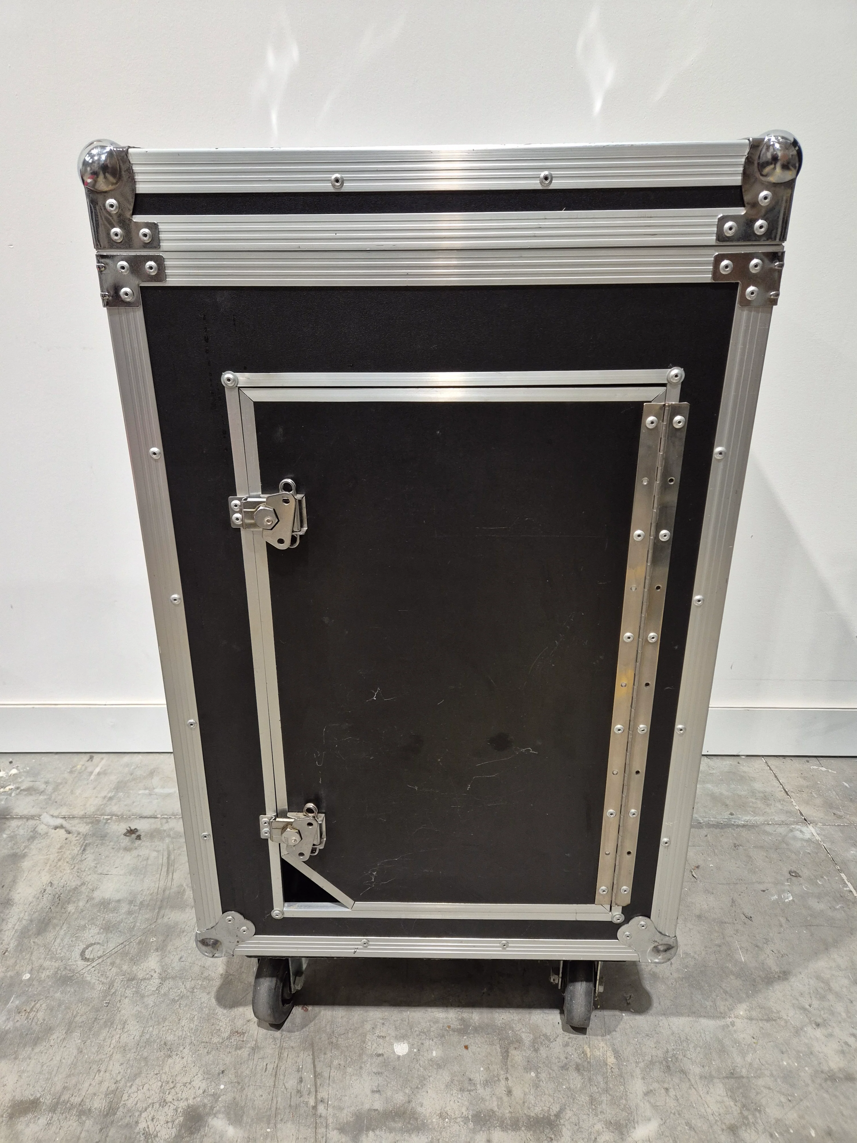 15U Rack Flight Case with Wheels - Image 4