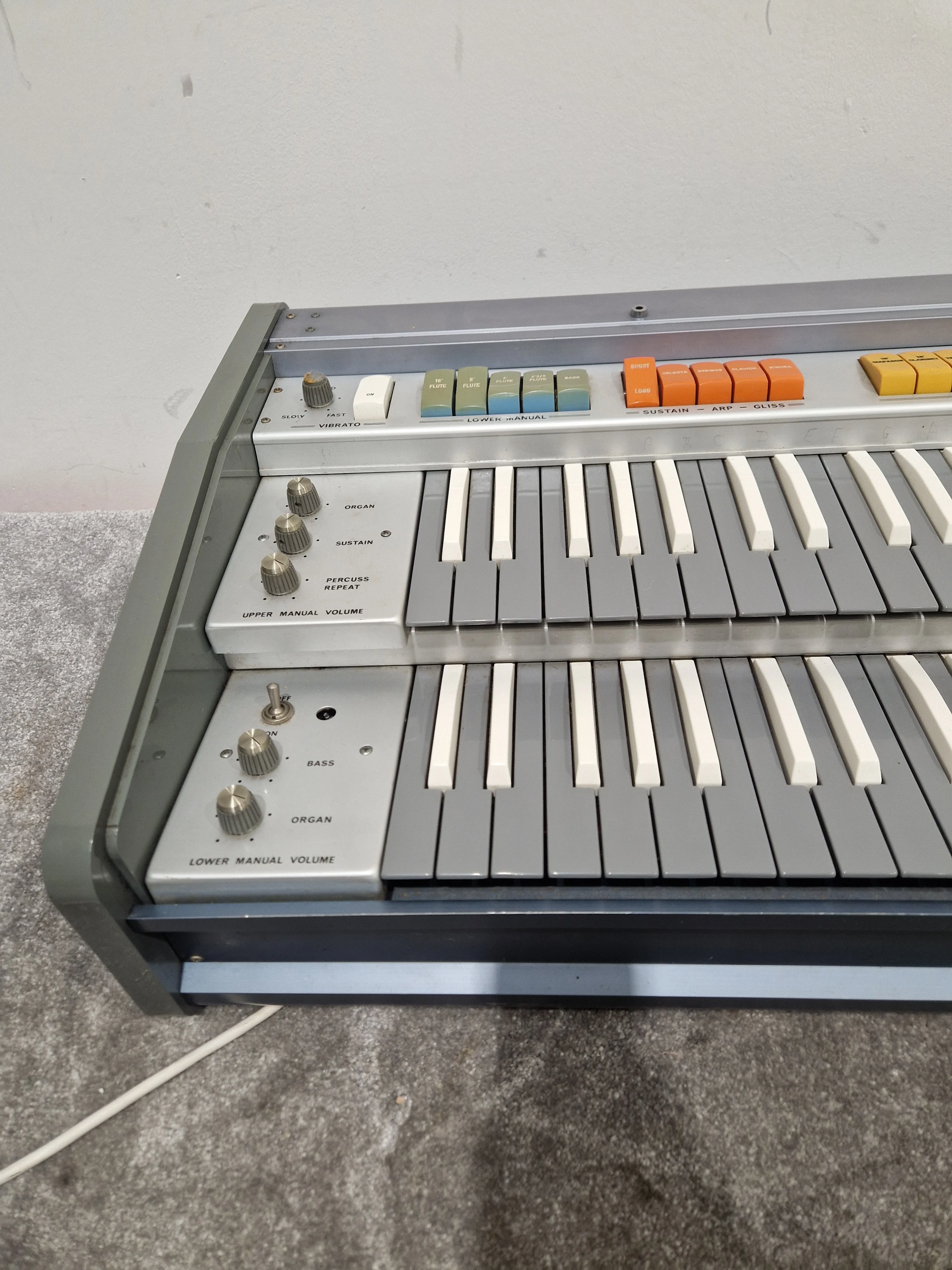 CRB Diamond 800 Organ - Rare Reverse Keys Model - Good w/ Power Supply & Hard Case - Image 12