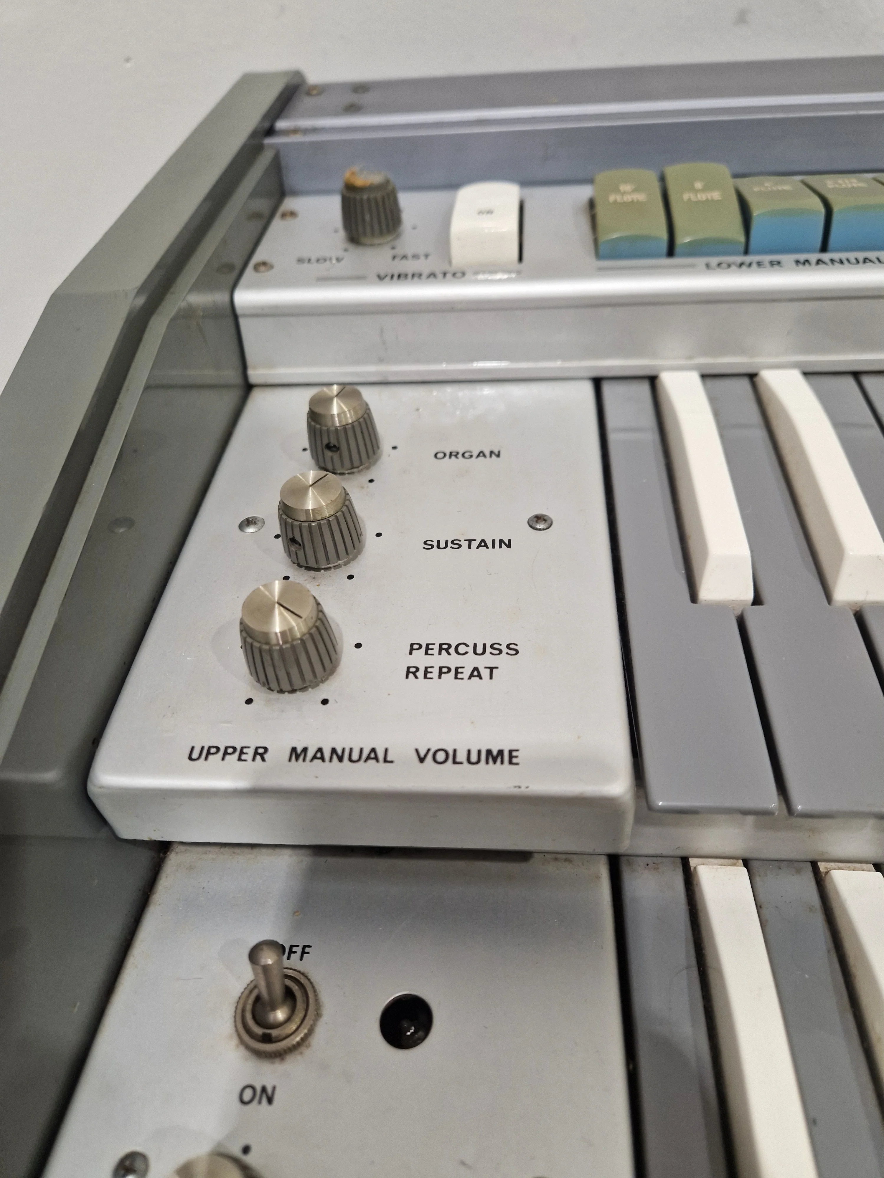 CRB Diamond 800 Organ - Rare Reverse Keys Model - Good w/ Power Supply & Hard Case - Image 14