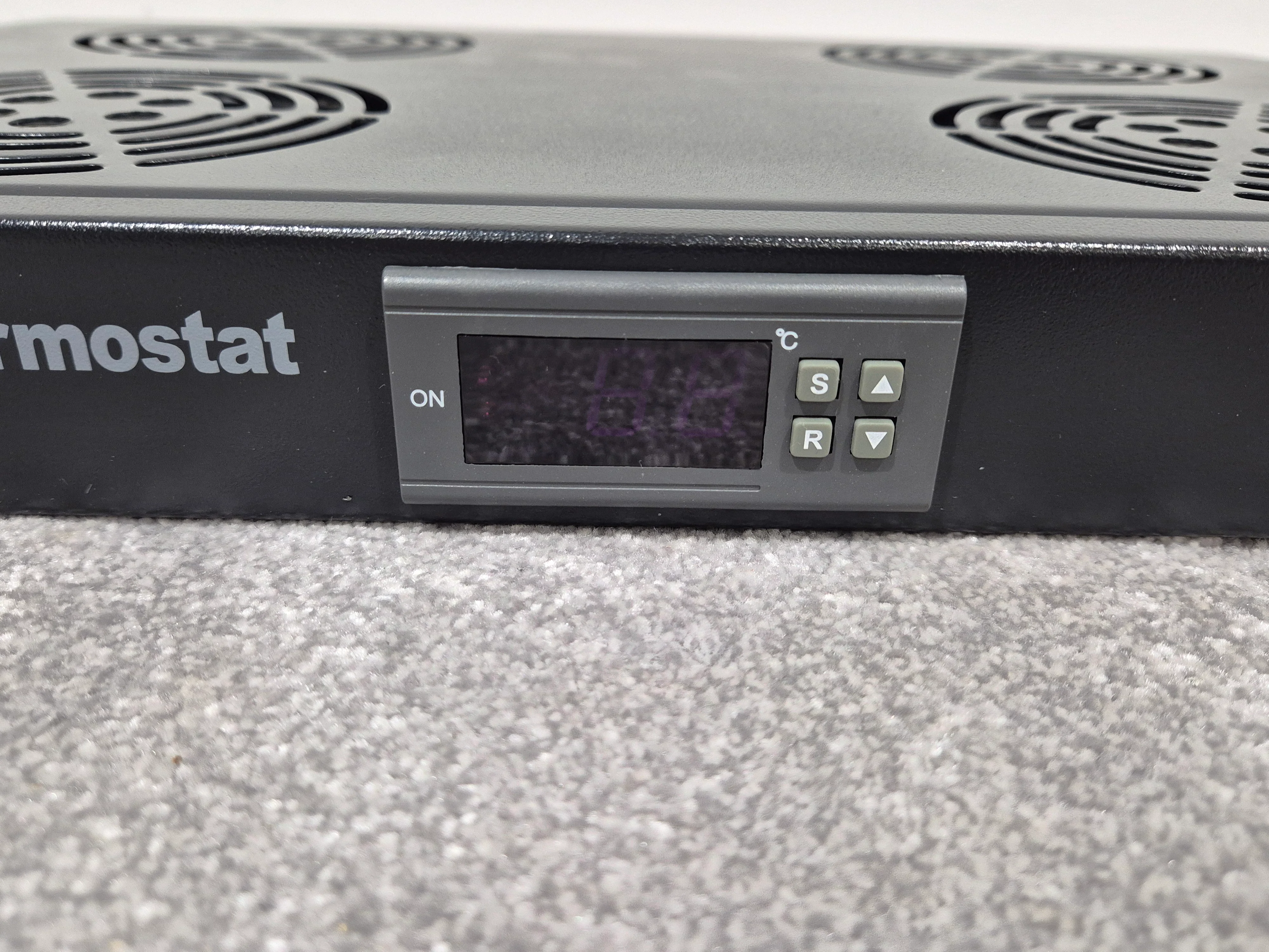 1U Fan Unit Thermostat - 4 Way Digital Mount Fan Tray - Image 3