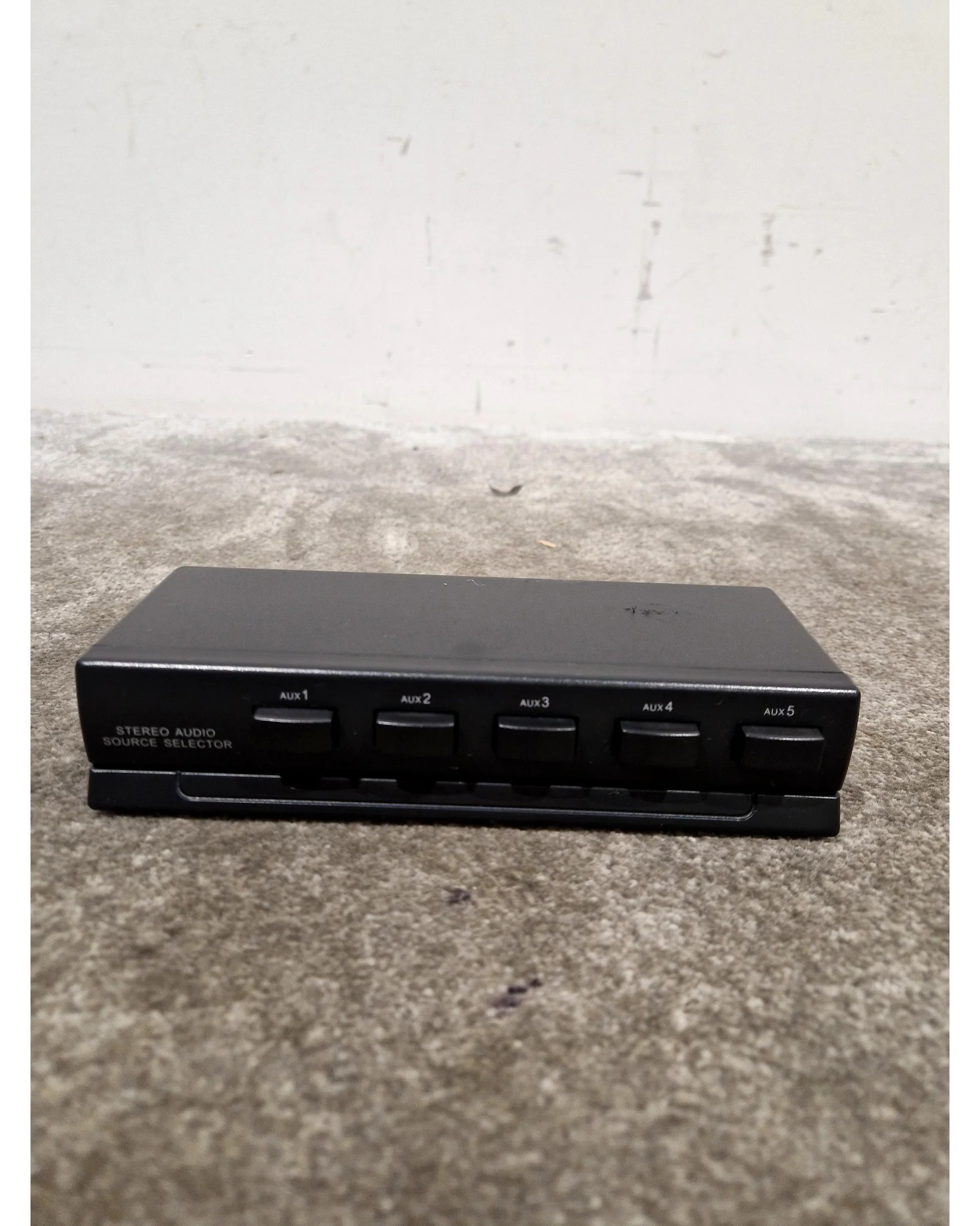 1x5 Stereo Audio Switch - Black - Good - Image 9