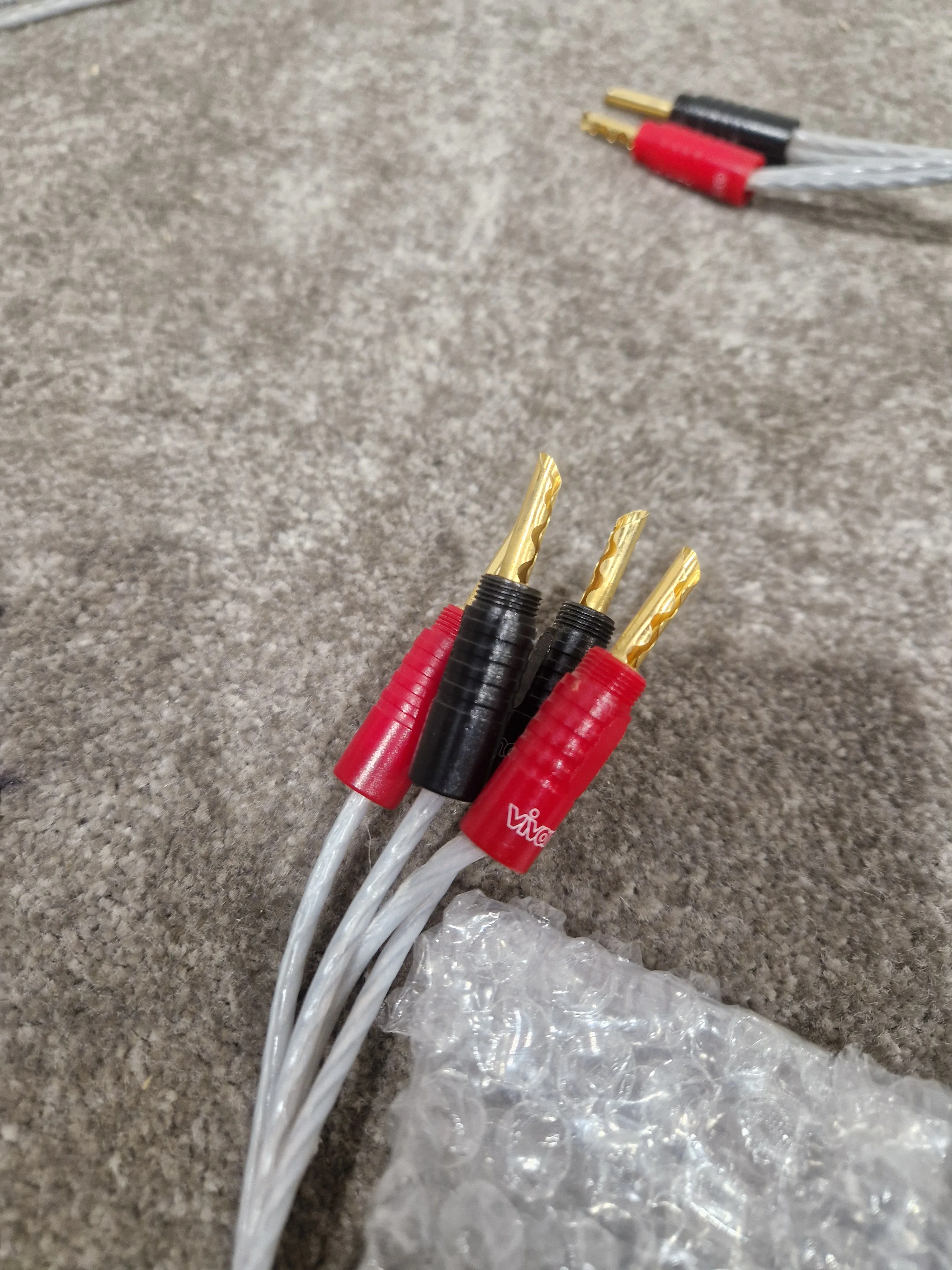 20FT QED-2 TO-4 Banana Jack Cable - Audiophile-Grade Connection - Excellent - Image 2