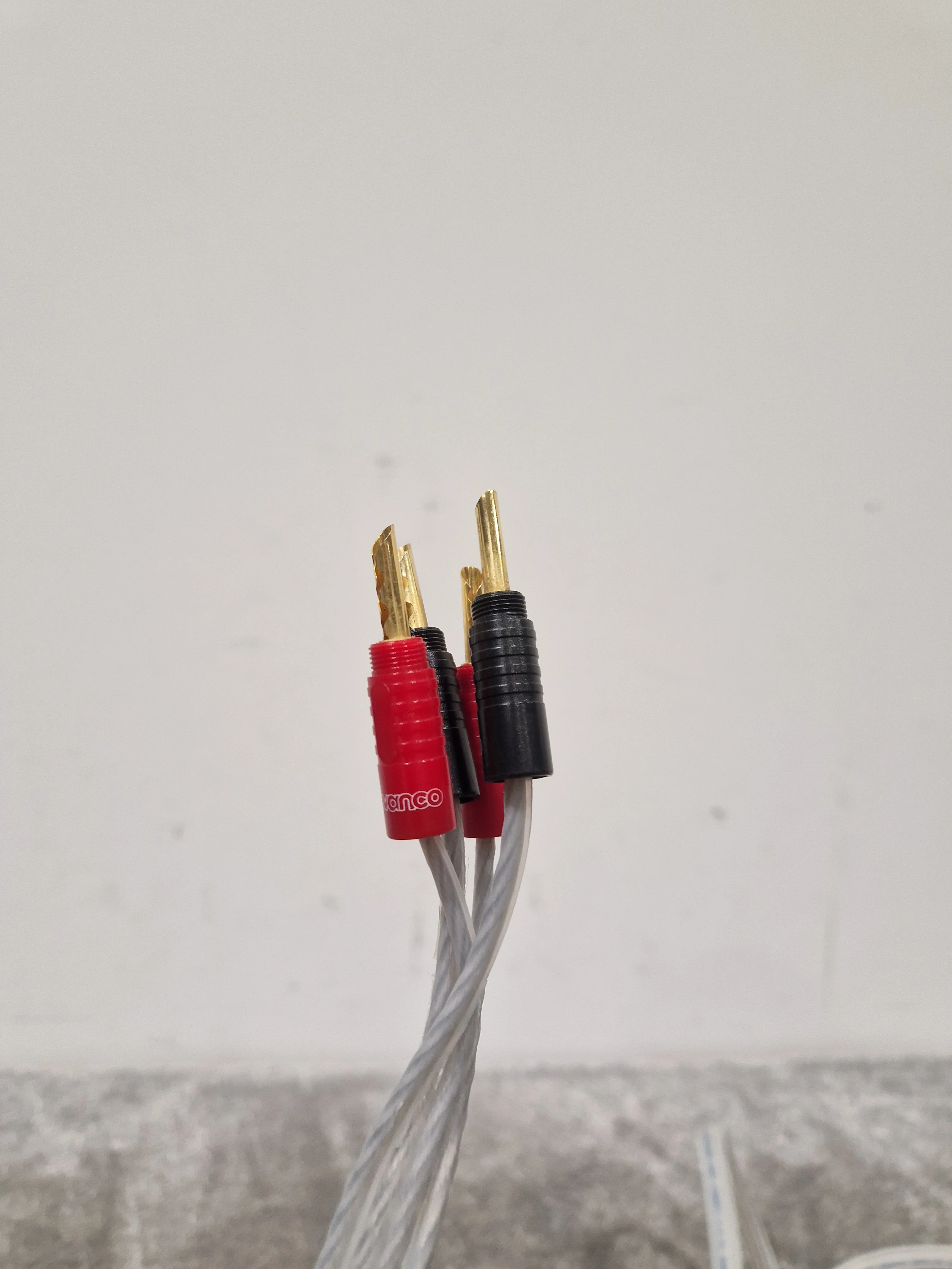 20FT QED-2 TO-4 Banana Jack Cable - Audiophile-Grade Connection - Excellent - Image 4