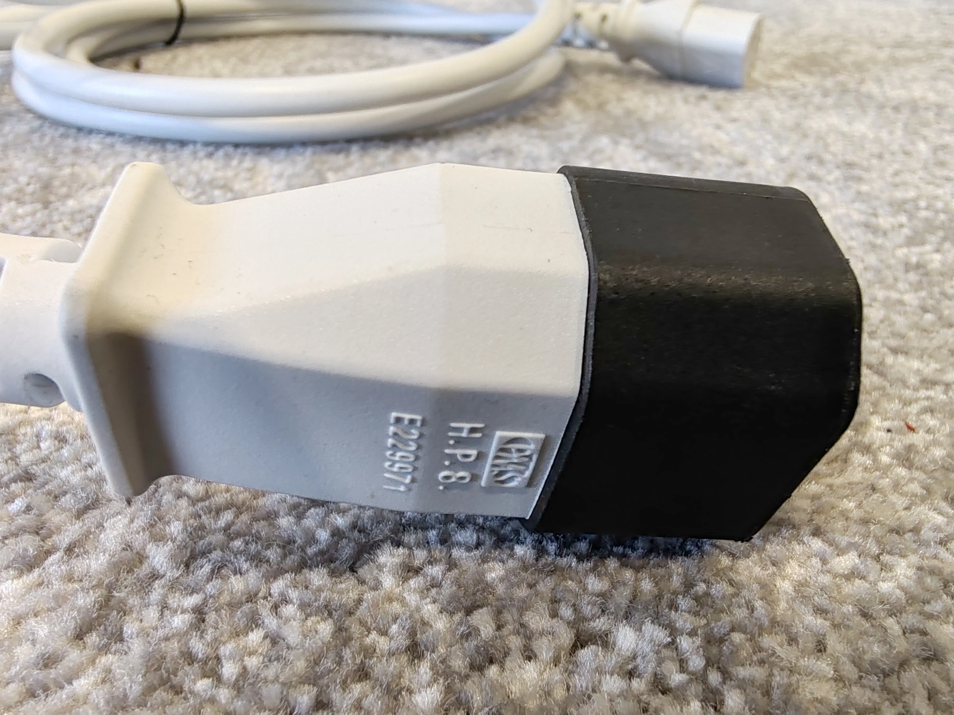 2X 3M Iec C14 TO Iec C13 White Extension Leads 10A (Kettle Cable) - Premium Performance - Excellent - Image 5