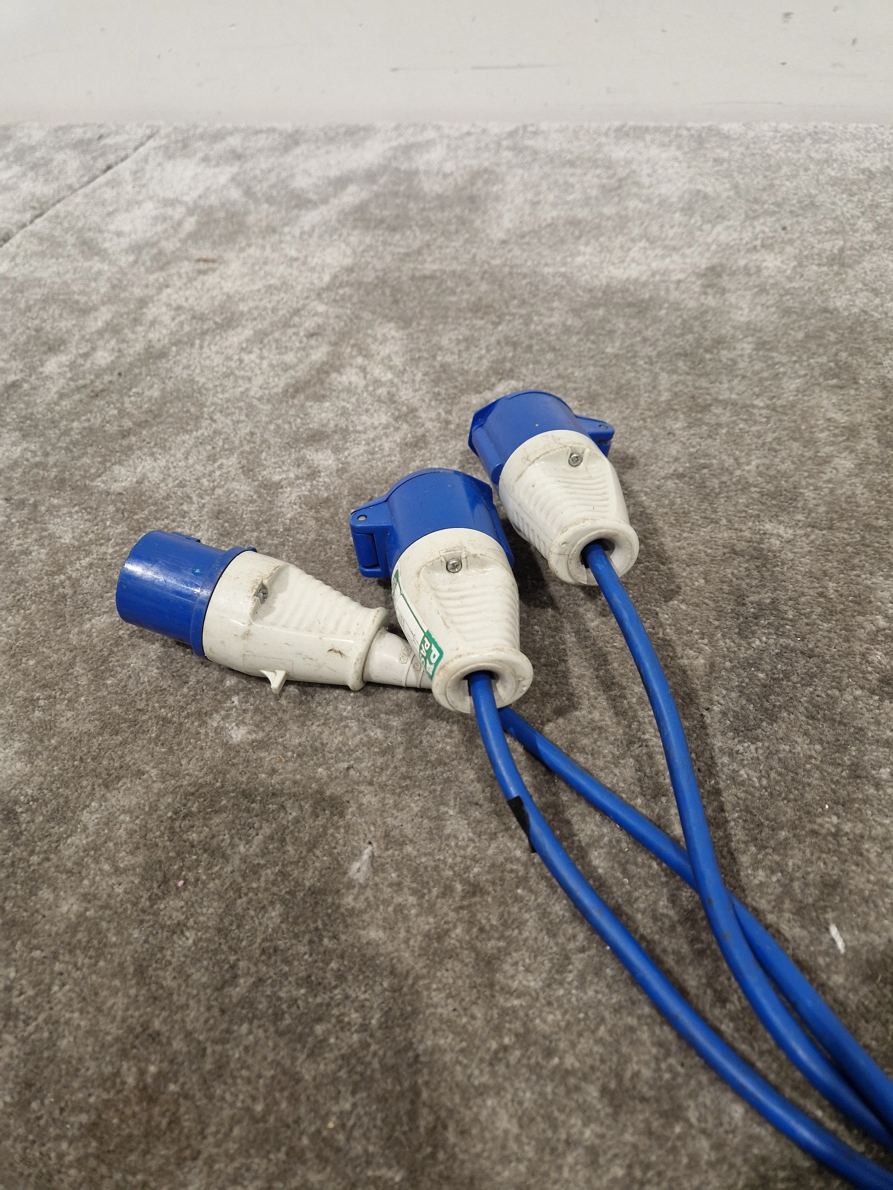 Commando IEC60309 Single Male to 2 Female - Multi-Connection Adapter - Good - Image 10