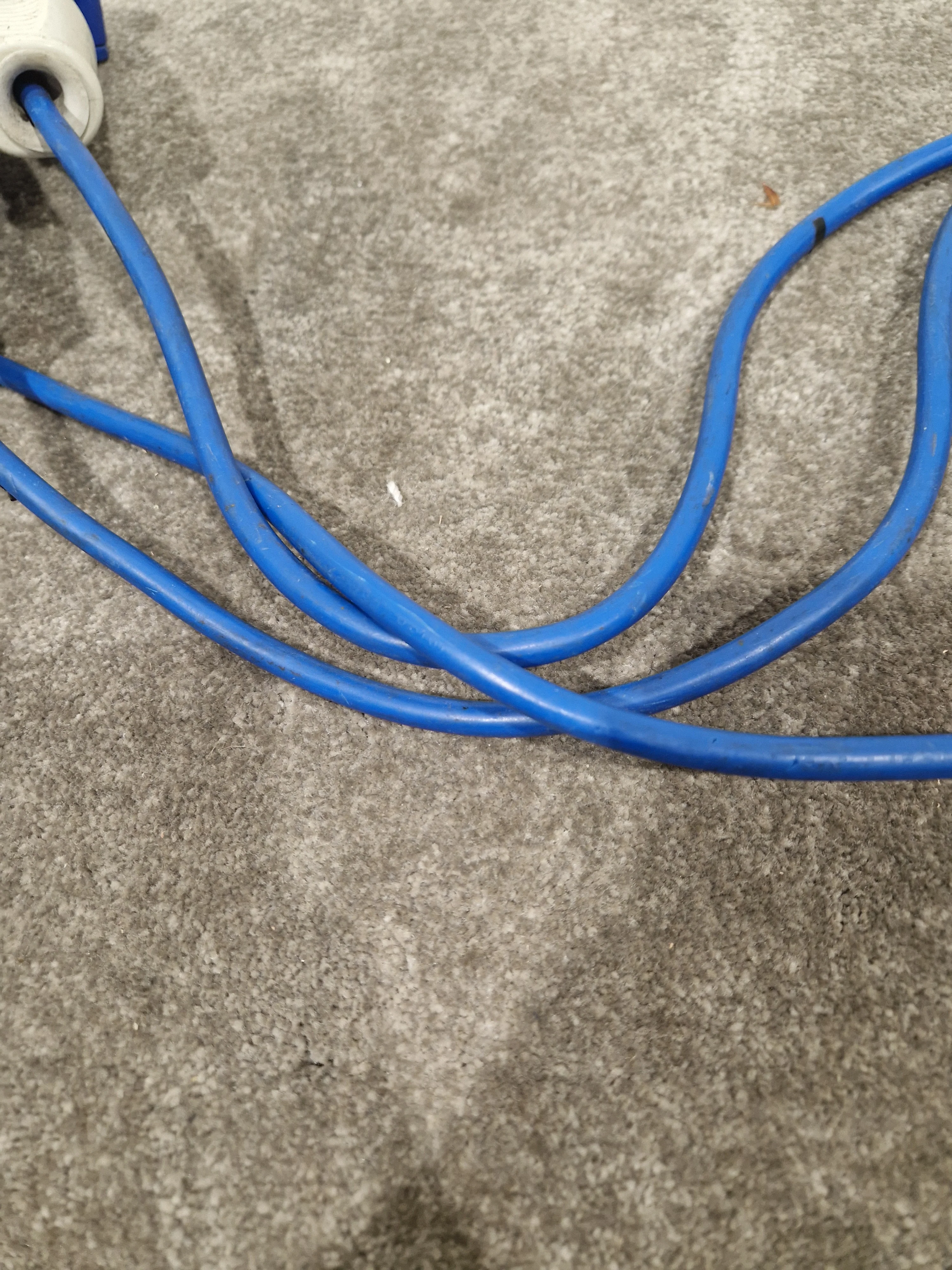 Commando IEC60309 Single Male to 2 Female - Multi-Connection Adapter - Good - Image 8