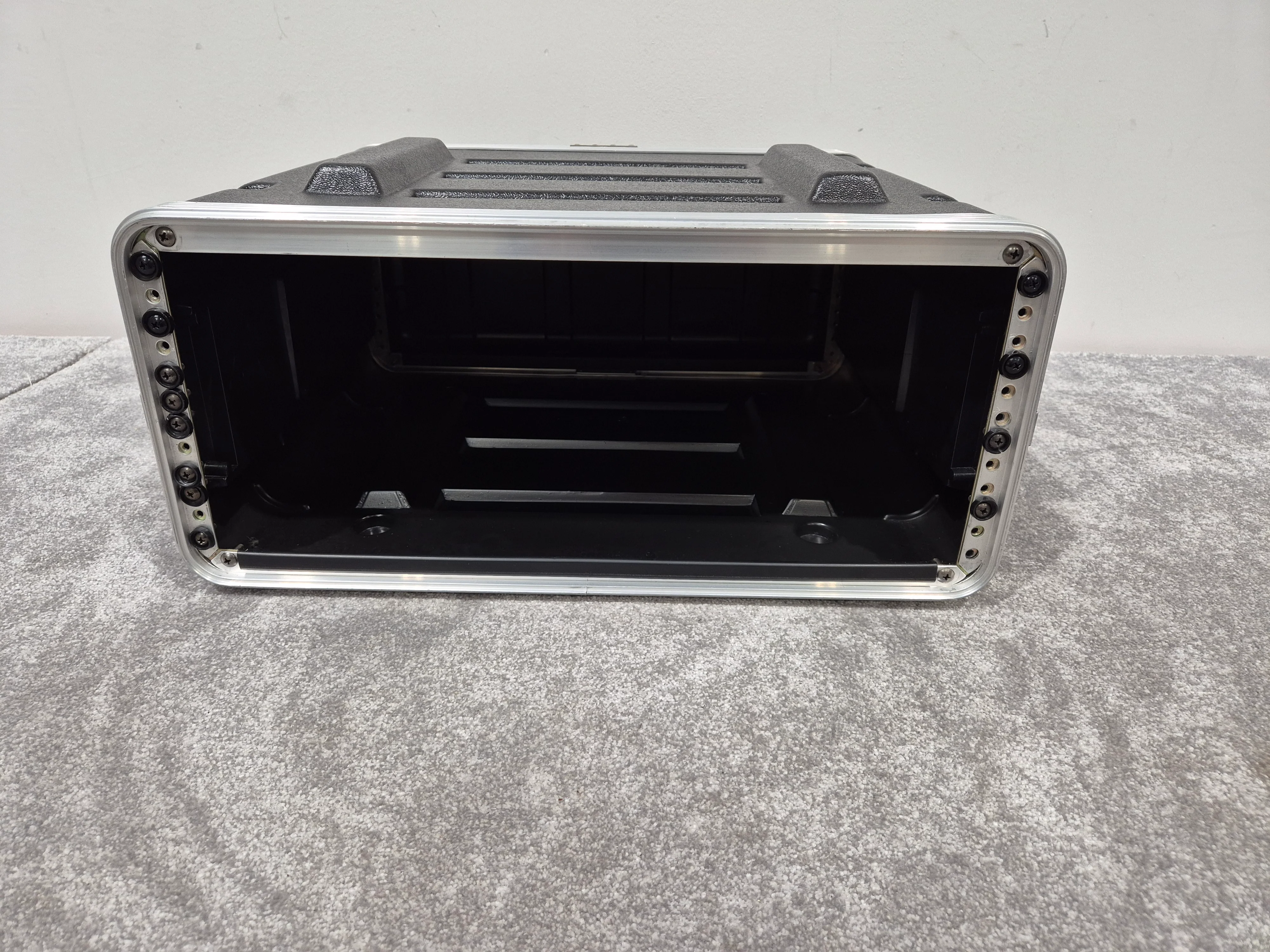 4u Flight Case Rack Mount - Black - Image 2