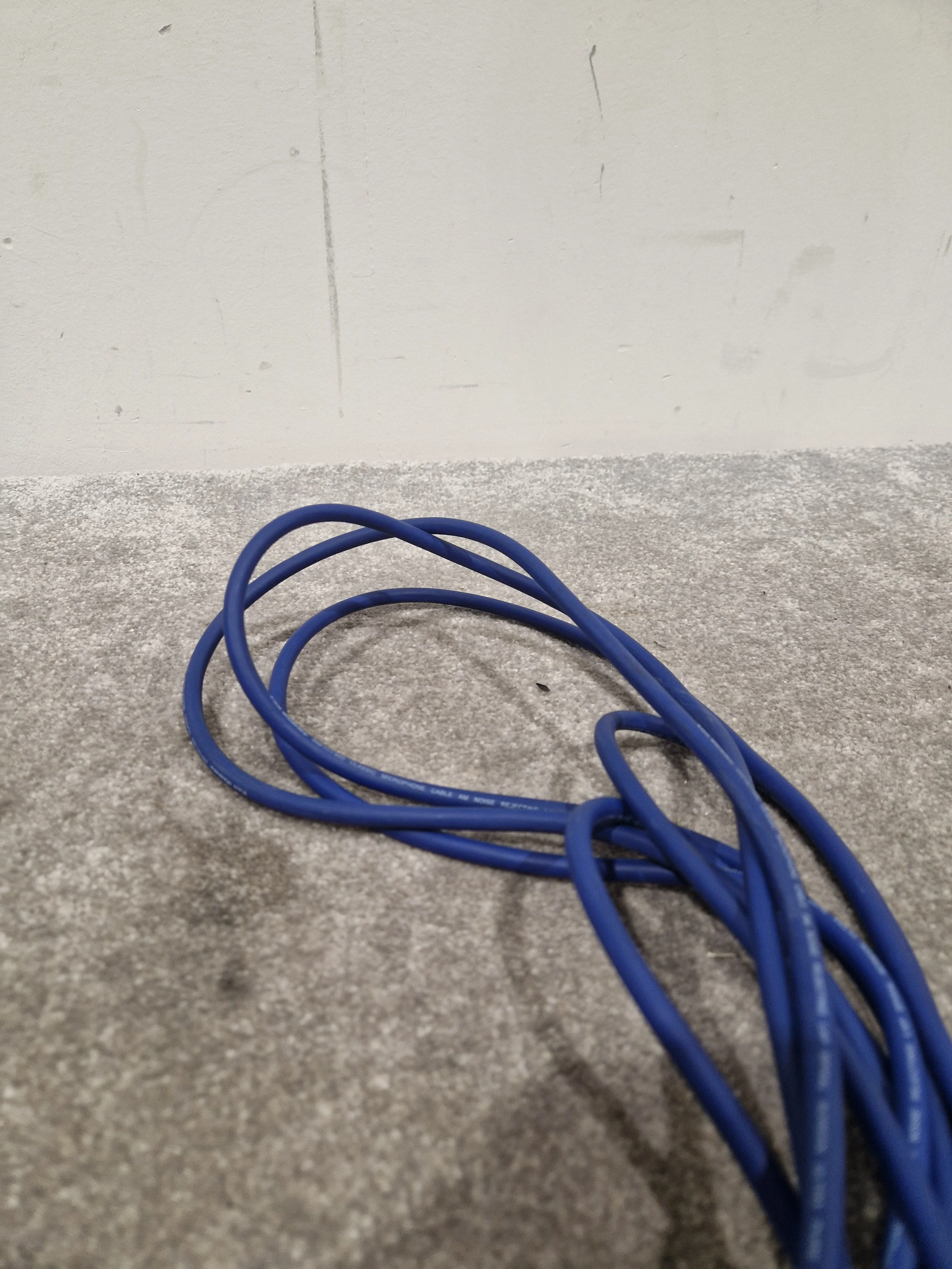 4 Blue XLR Microphone Cables - High-Quality Audio Transfer - Excellent - Image 4