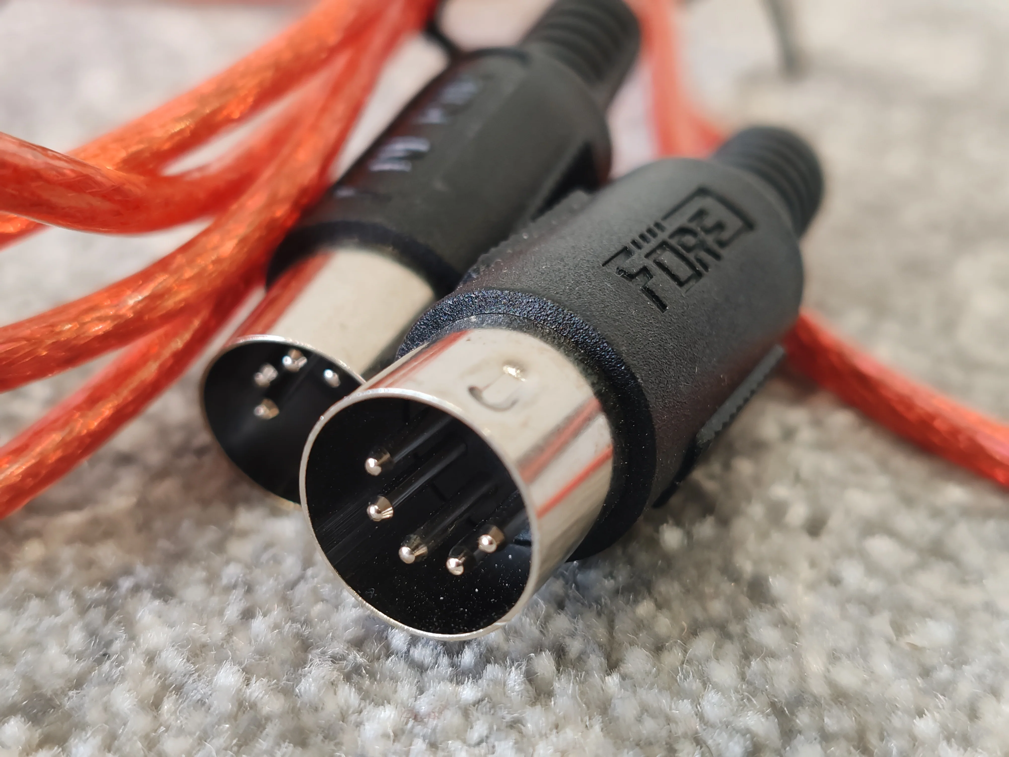 5 MIDI Cables Various Lengths and Colours - Image 2