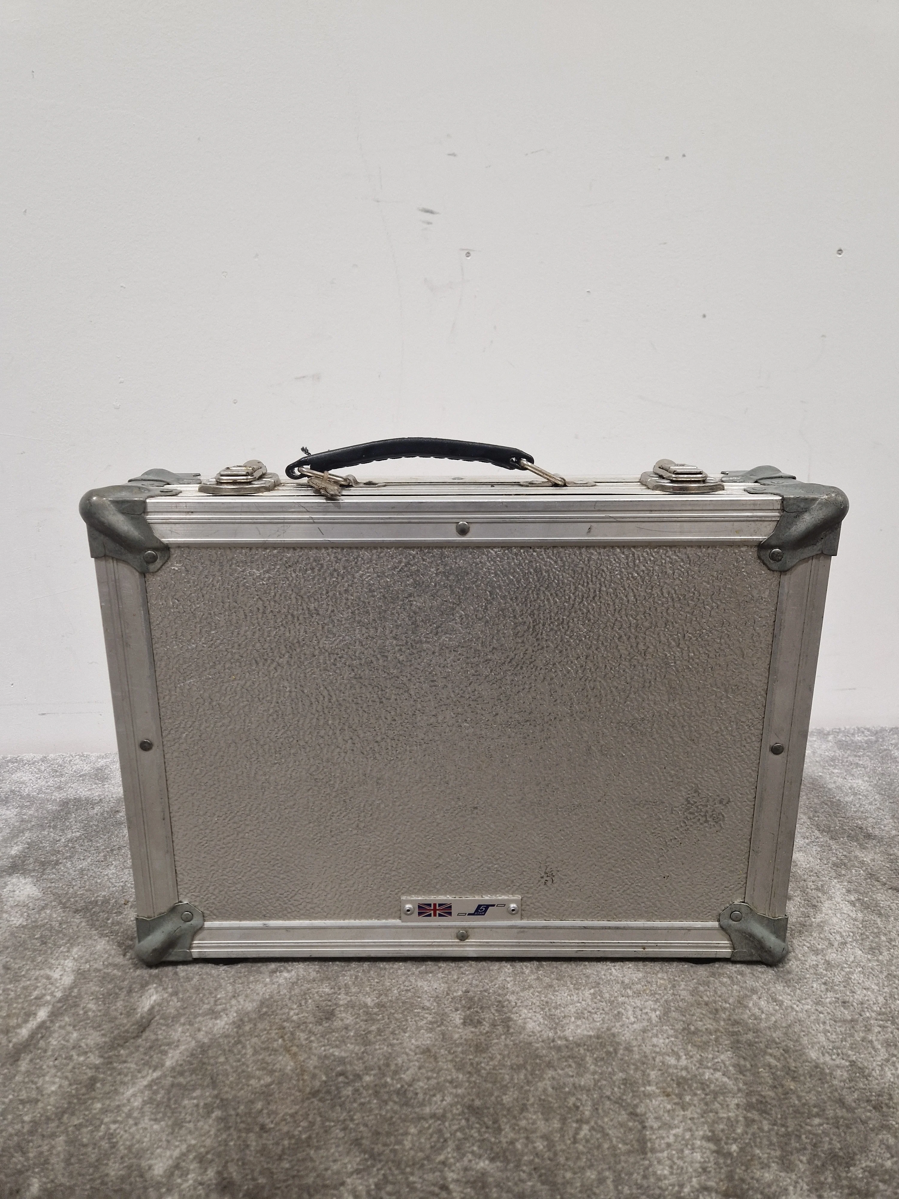 Unbranded Metal Flight Case - 50CMX40CM Equipment Case - Rugged Protection - Very Good - Image 4