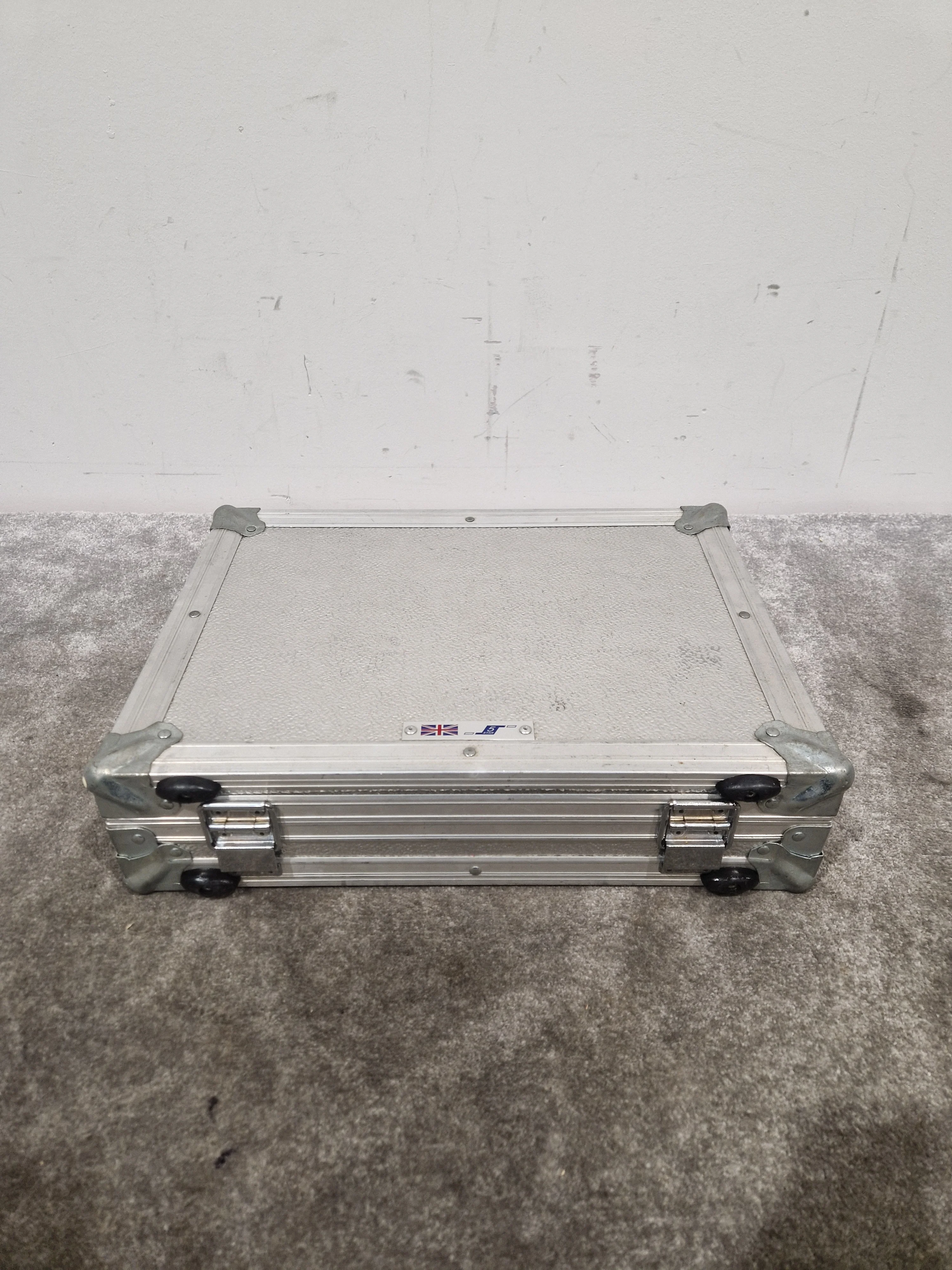 Unbranded Metal Flight Case - 50CMX40CM Equipment Case - Rugged Protection - Very Good - Image 5