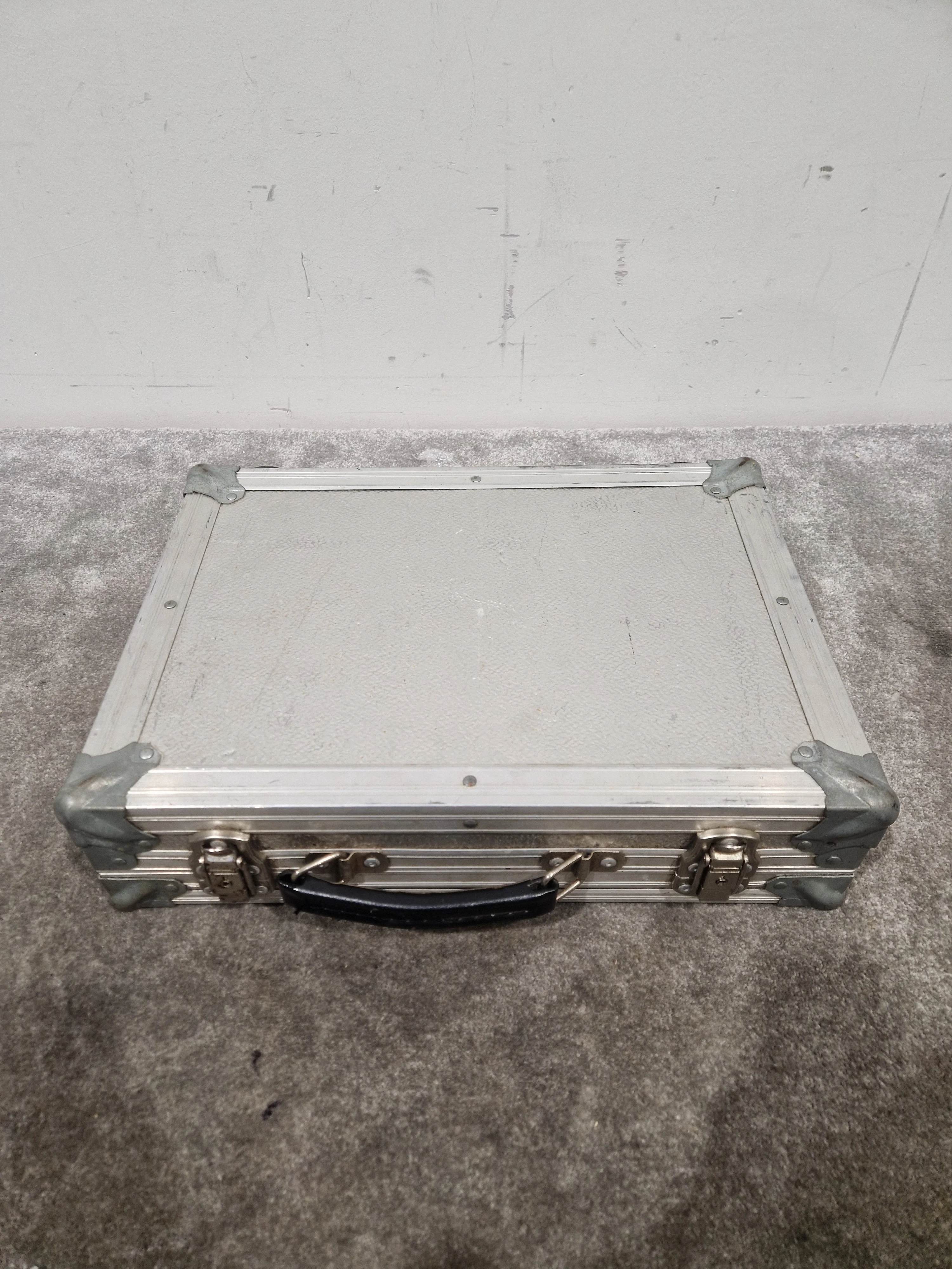 Unbranded Metal Flight Case - 50CMX40CM Equipment Case - Rugged Protection - Very Good - Image 6