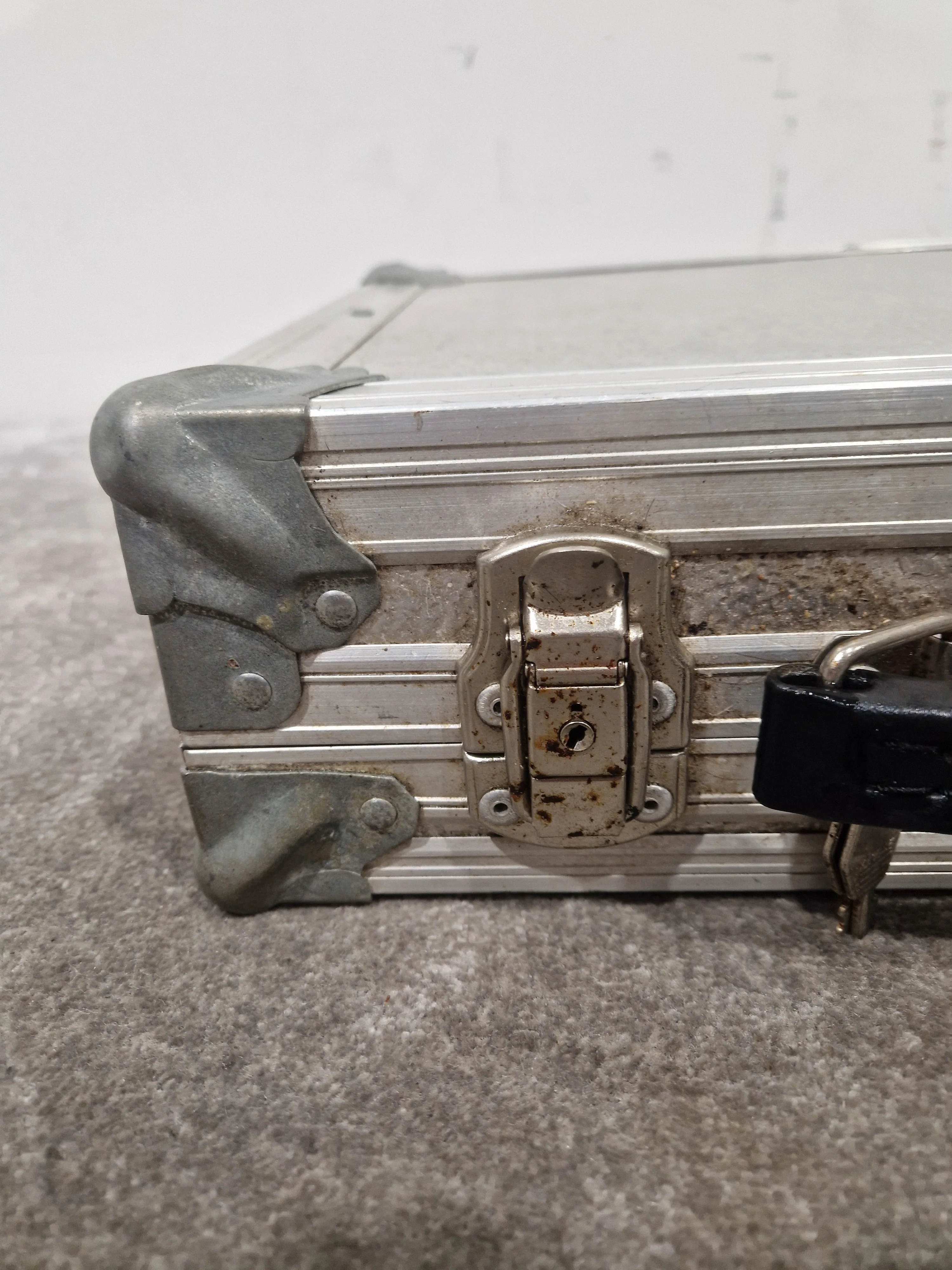 Unbranded Metal Flight Case - 50CMX40CM Equipment Case - Rugged Protection - Very Good - Image 9