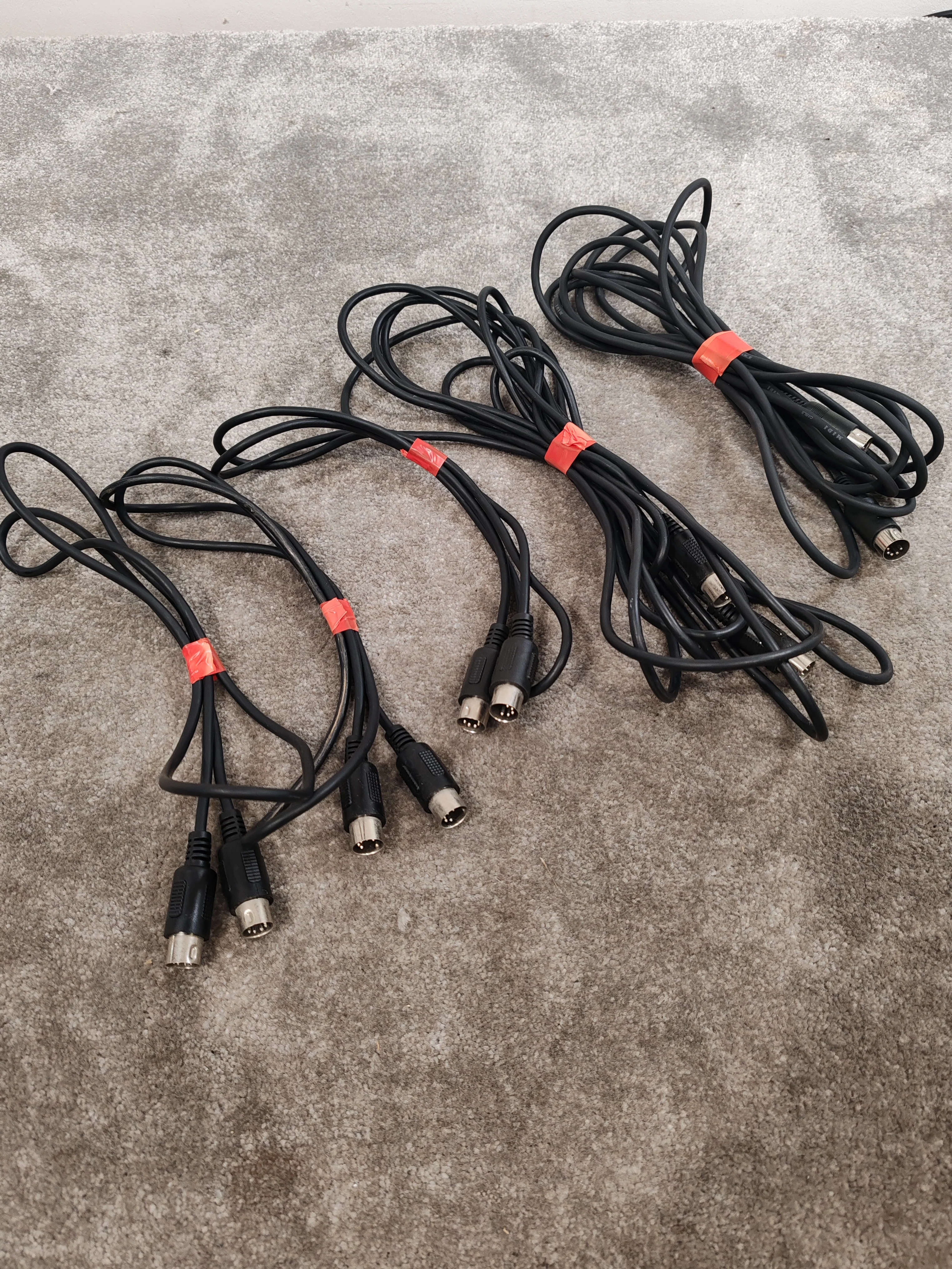 5X MIDI Cables, Various Lengths 2 Long, 3 Short - Professional Connectivity - Very Good - Image 2