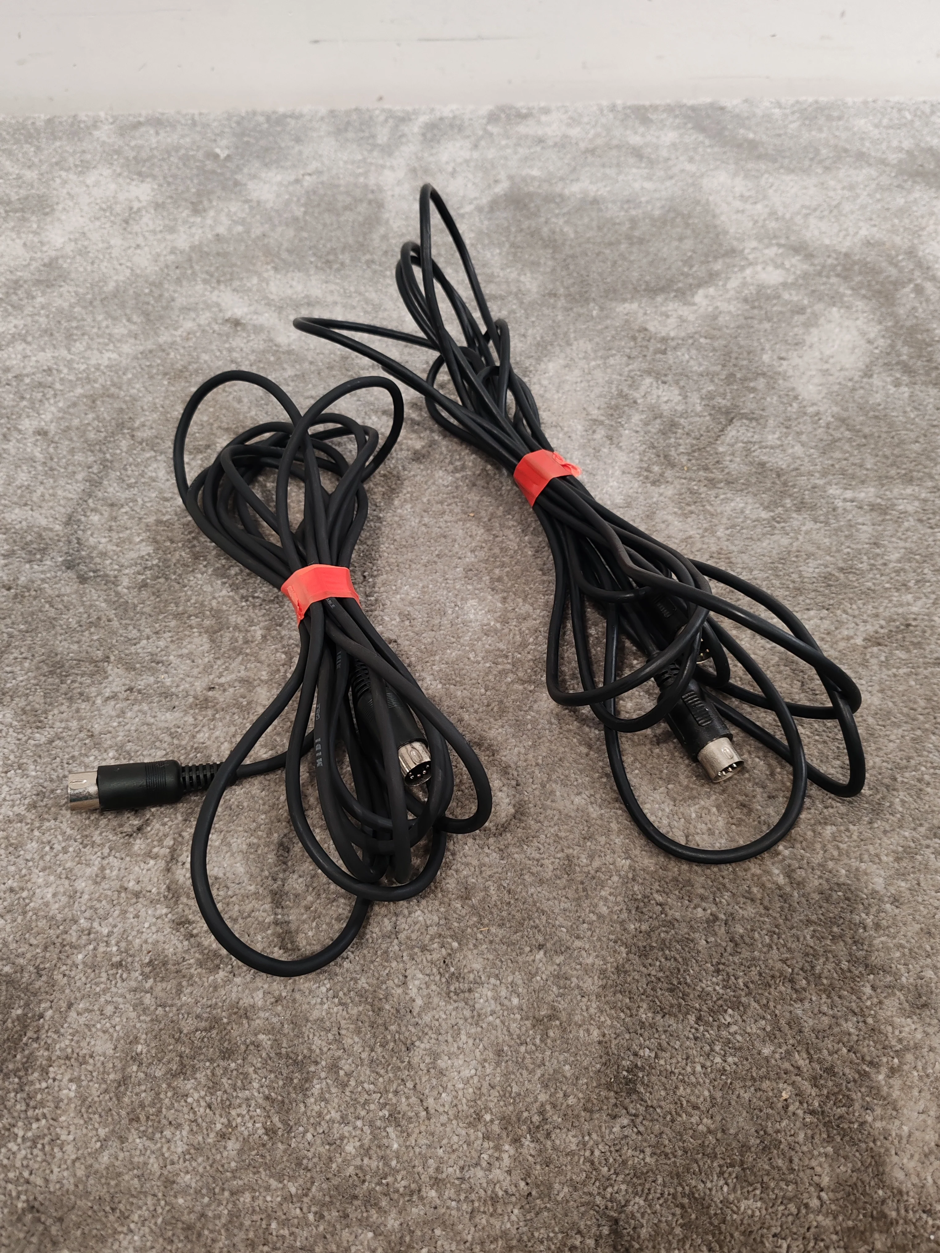 5X MIDI Cables, Various Lengths 2 Long, 3 Short - Professional Connectivity - Very Good - Image 3