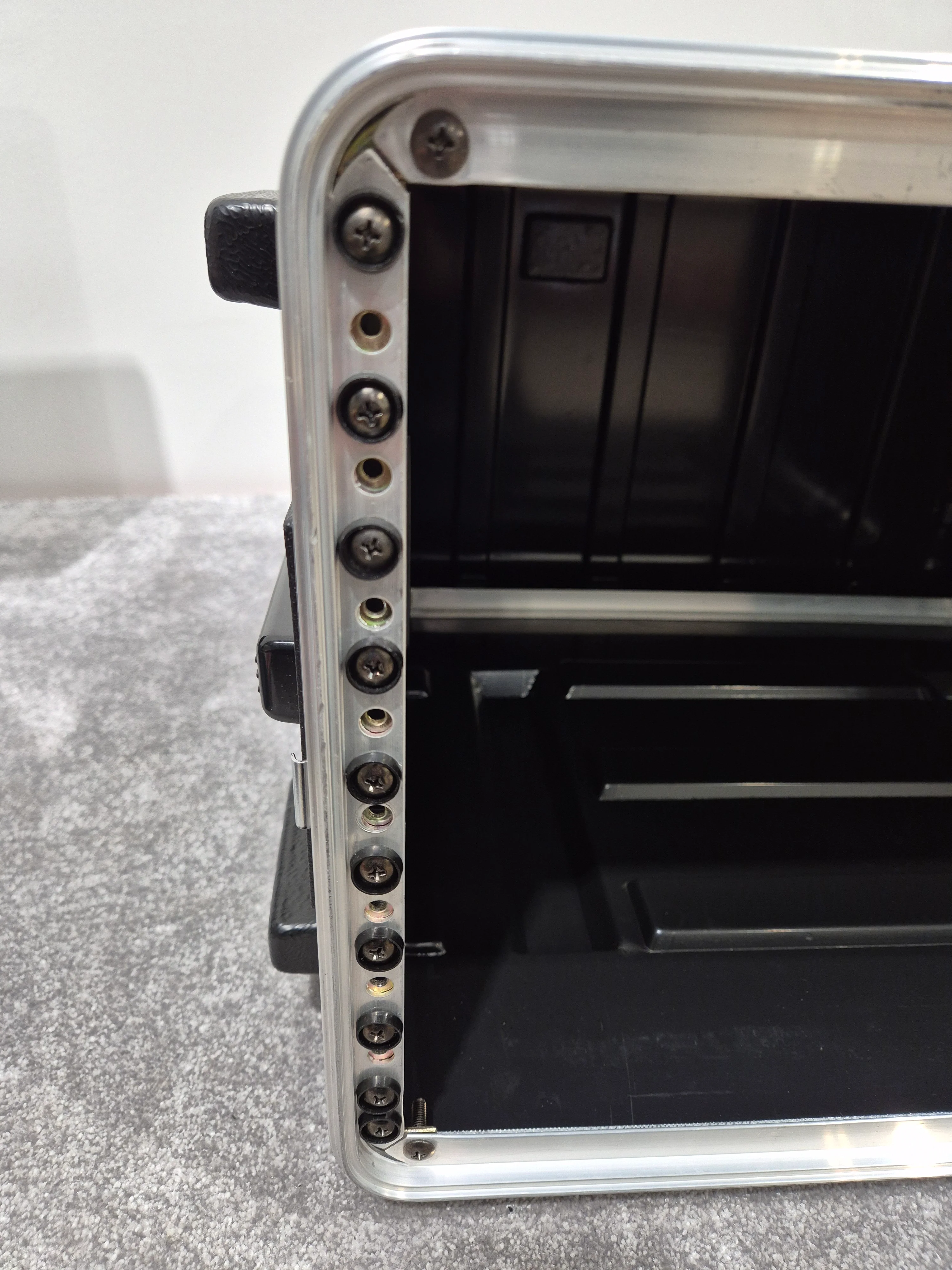 6u Flight Case Rack Mount - Black - Image 2