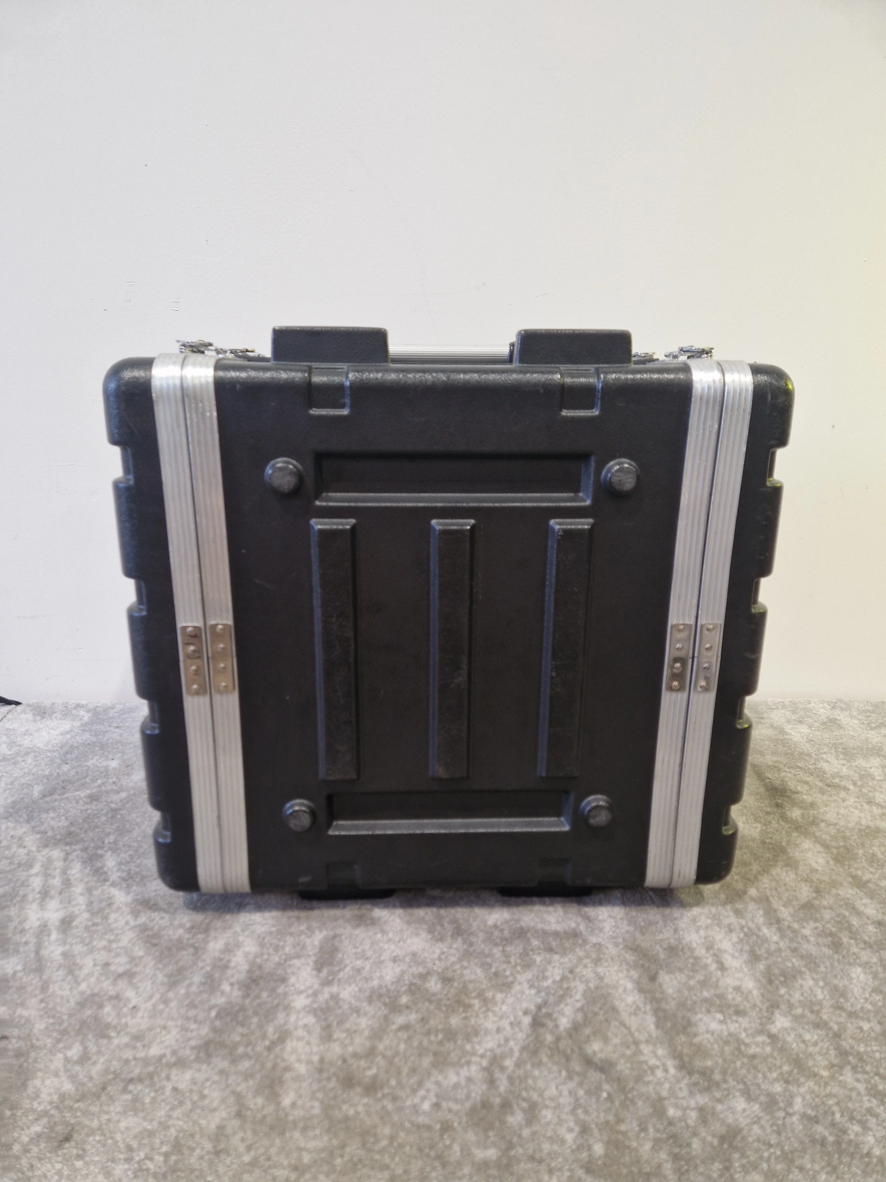 8U Rackmount Flight Case – Dual-Sided Access, Heavy-Duty Build – Good - Image 2