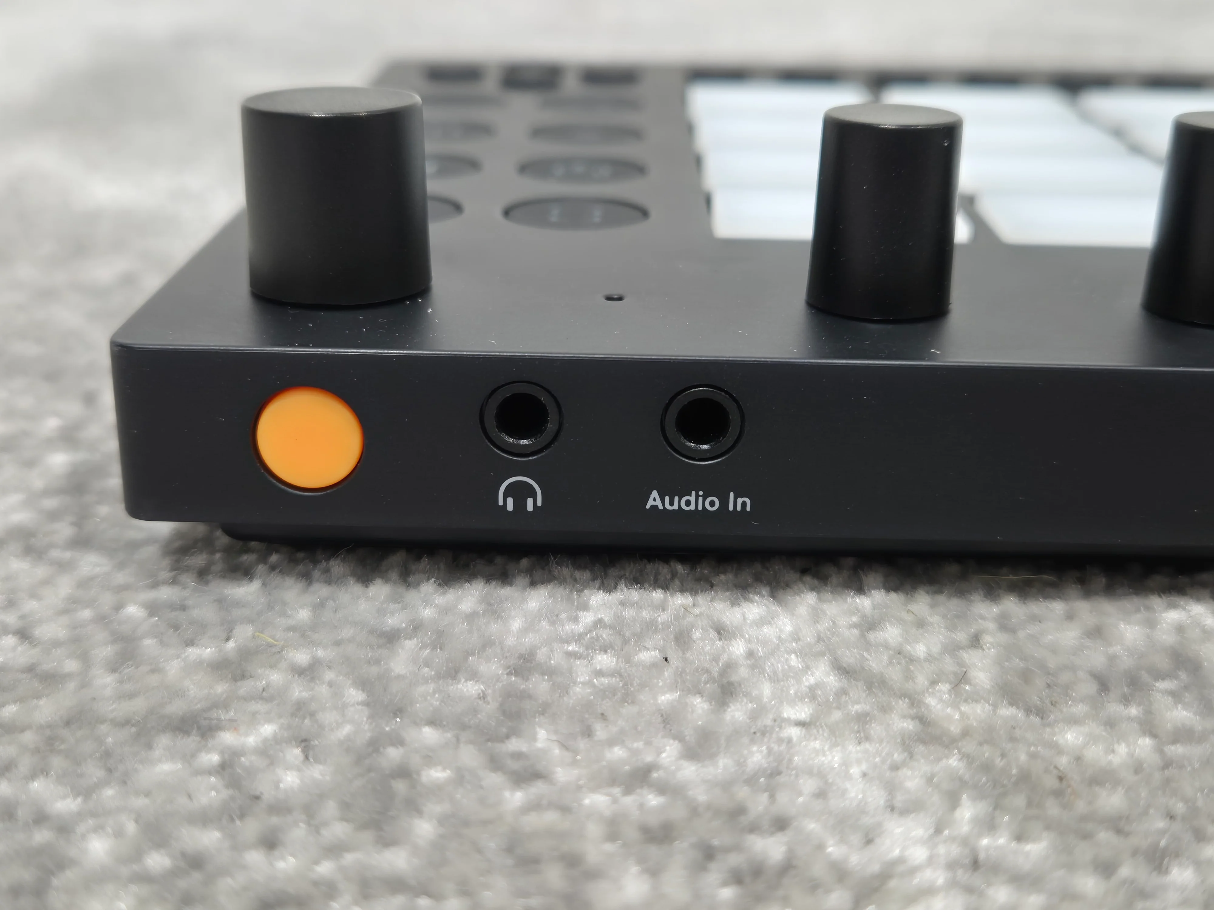 Ableton Move with Case - Portable Music Making Device - Image 10