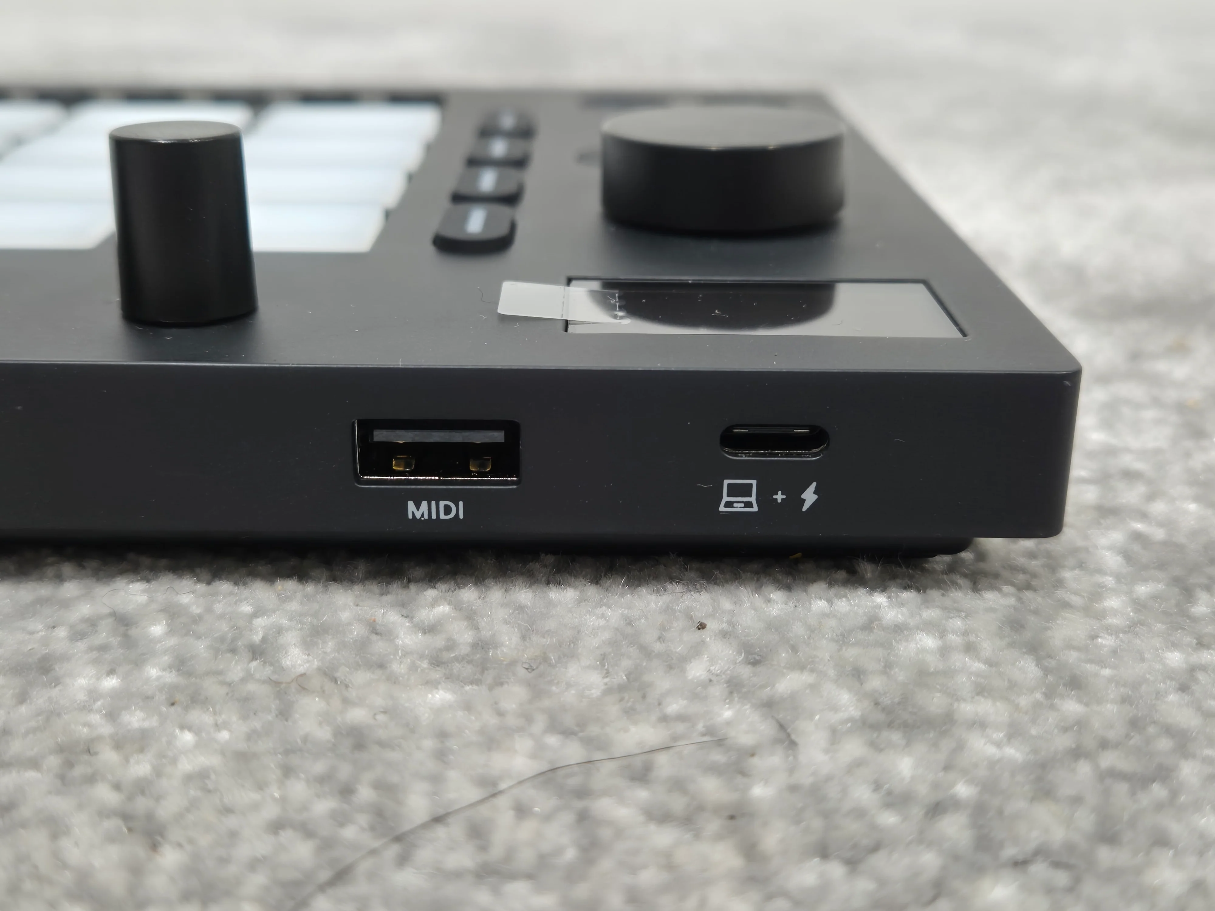 Ableton Move with Case - Portable Music Making Device - Image 9