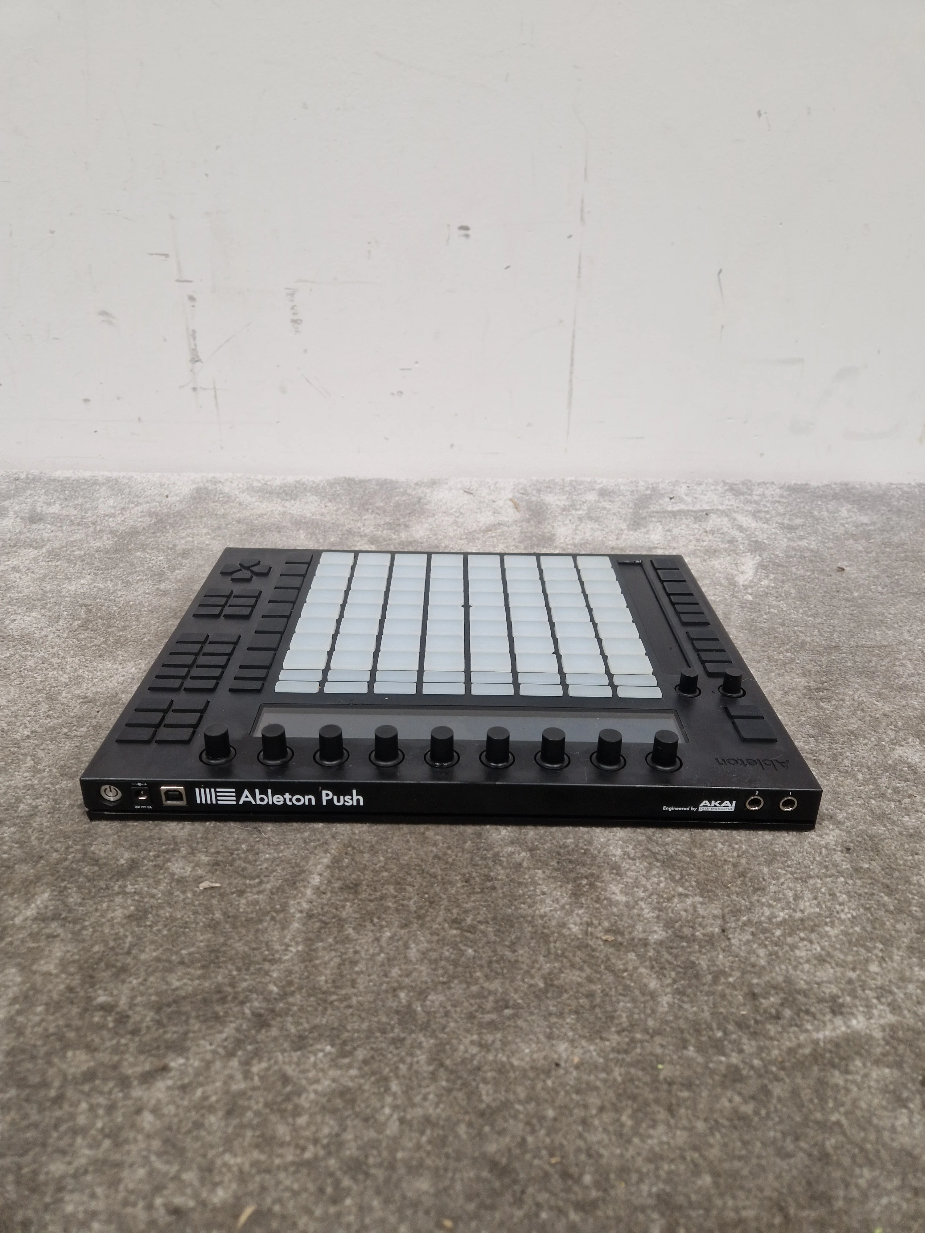 Ableton Push 1 MIDI Controller - Black - Excellent - Image 4
