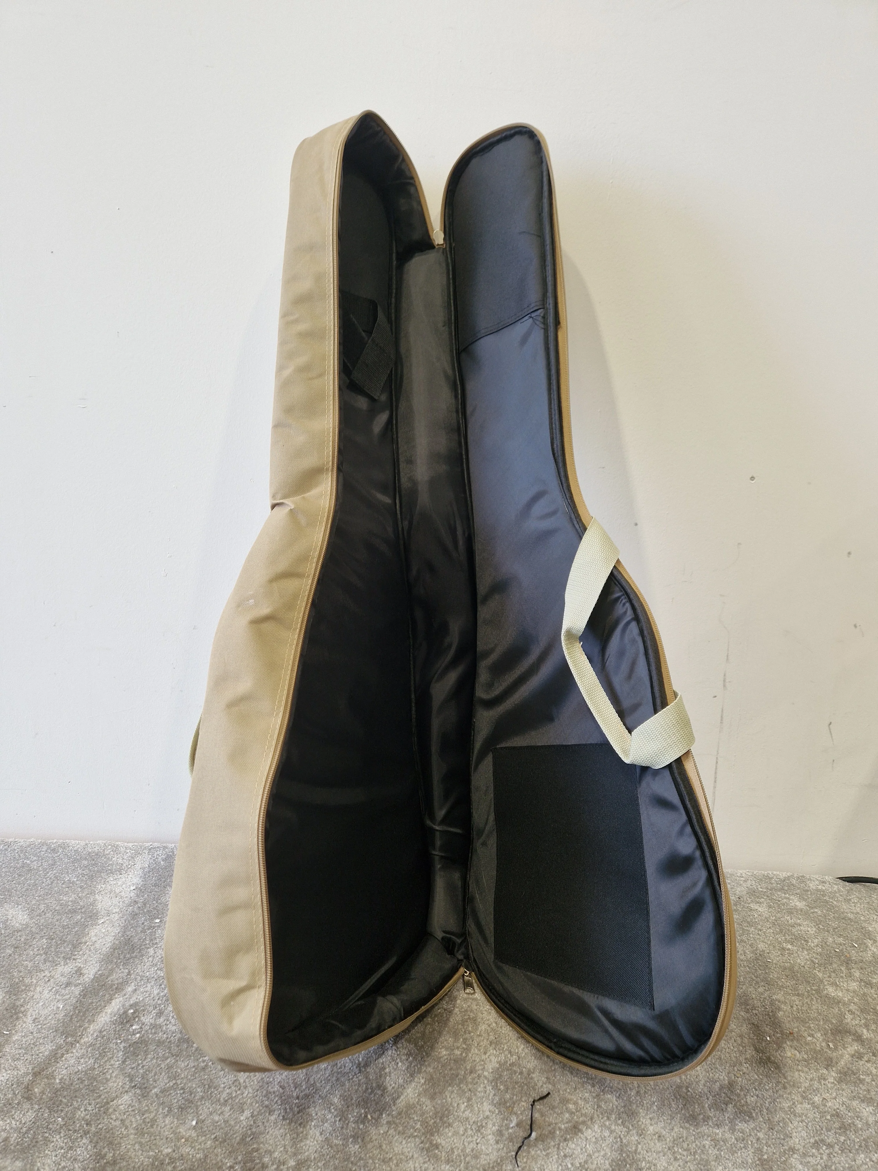 Adam Black 3/4 Length Acoustic Guitar Case - Durable Protection, Custom Fit - Excellent - Image 3