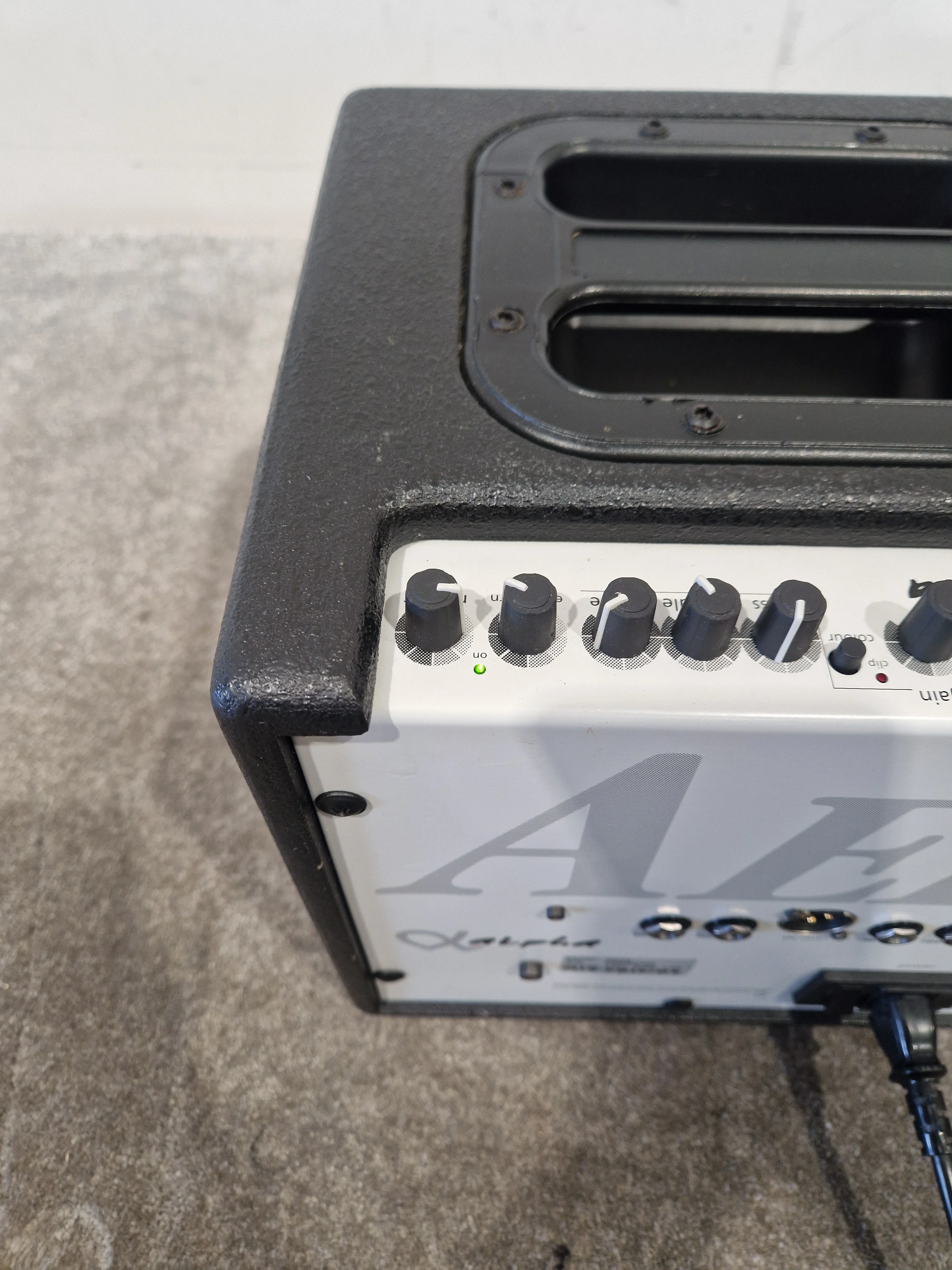AER Alpha 40 Acoustic Guitar AMP - Compact Acoustic Amp - Excellent w/ Power Supply & Soft Case - Image 3