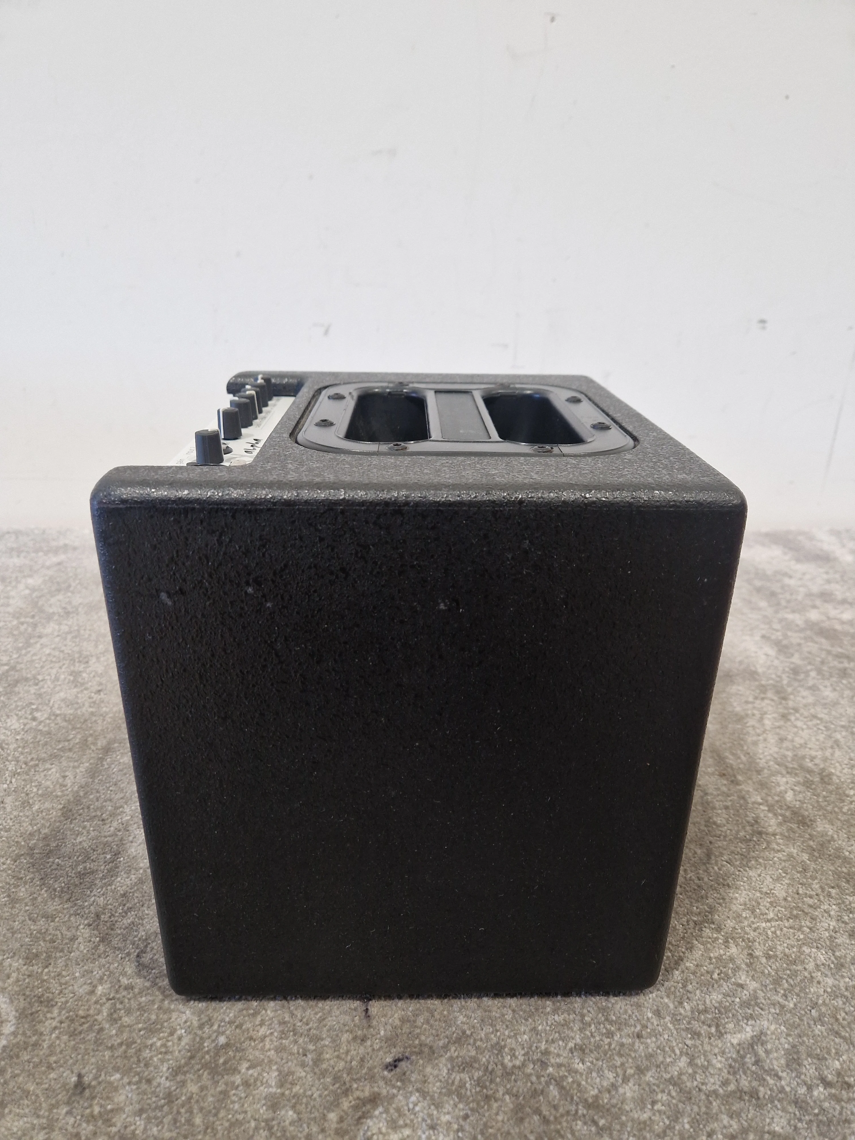 AER Alpha 40 Acoustic Guitar AMP - Compact Acoustic Amp - Excellent w/ Power Supply & Soft Case - Image 5