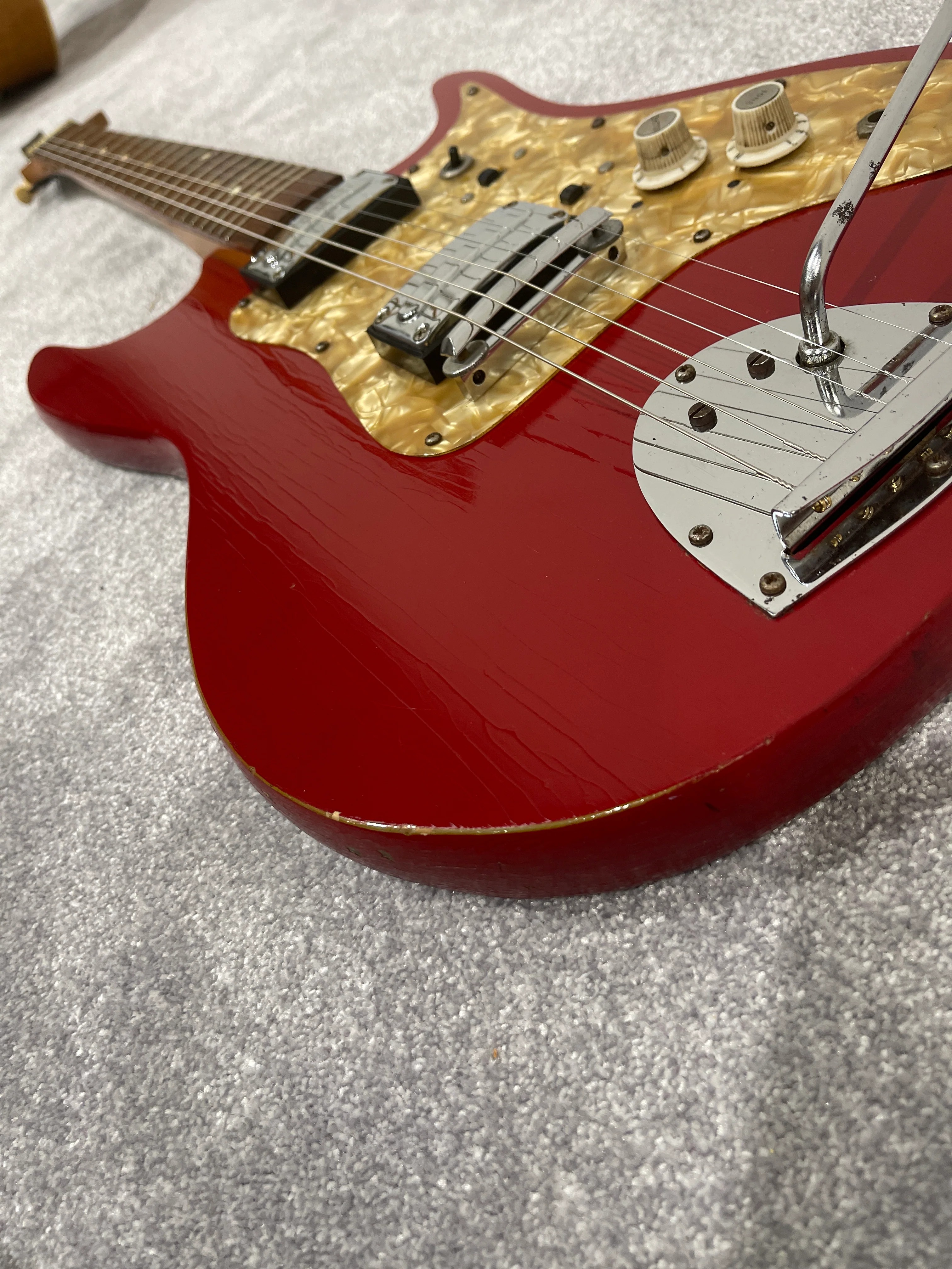 Airstream 2 by Rosetti Electric Guitar Serial 187643 - Unique Electric Guitar - Image 4