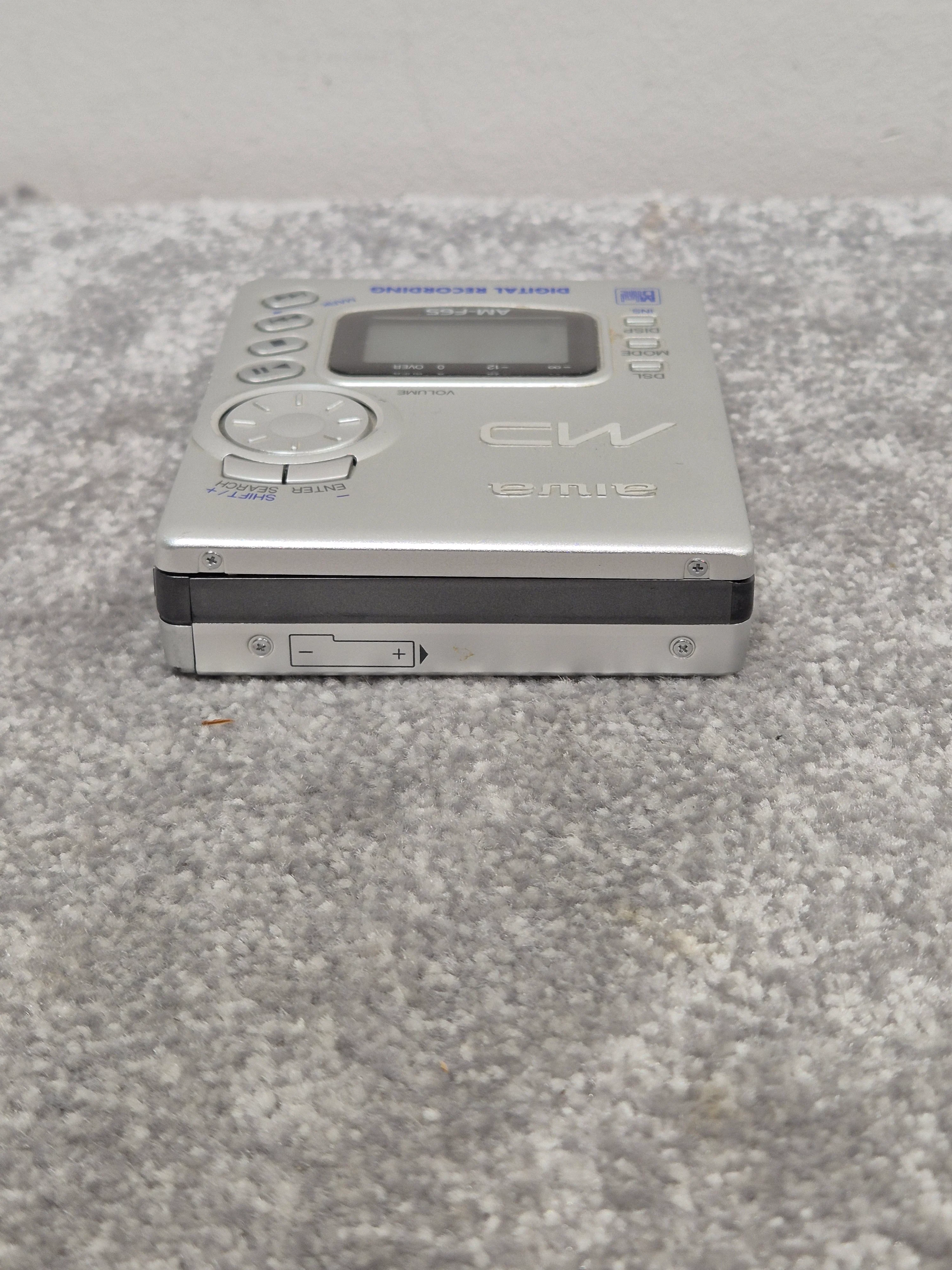 Aiwa AM-F65 - Portable MiniDisc Recorder (Read Description) - Image 3