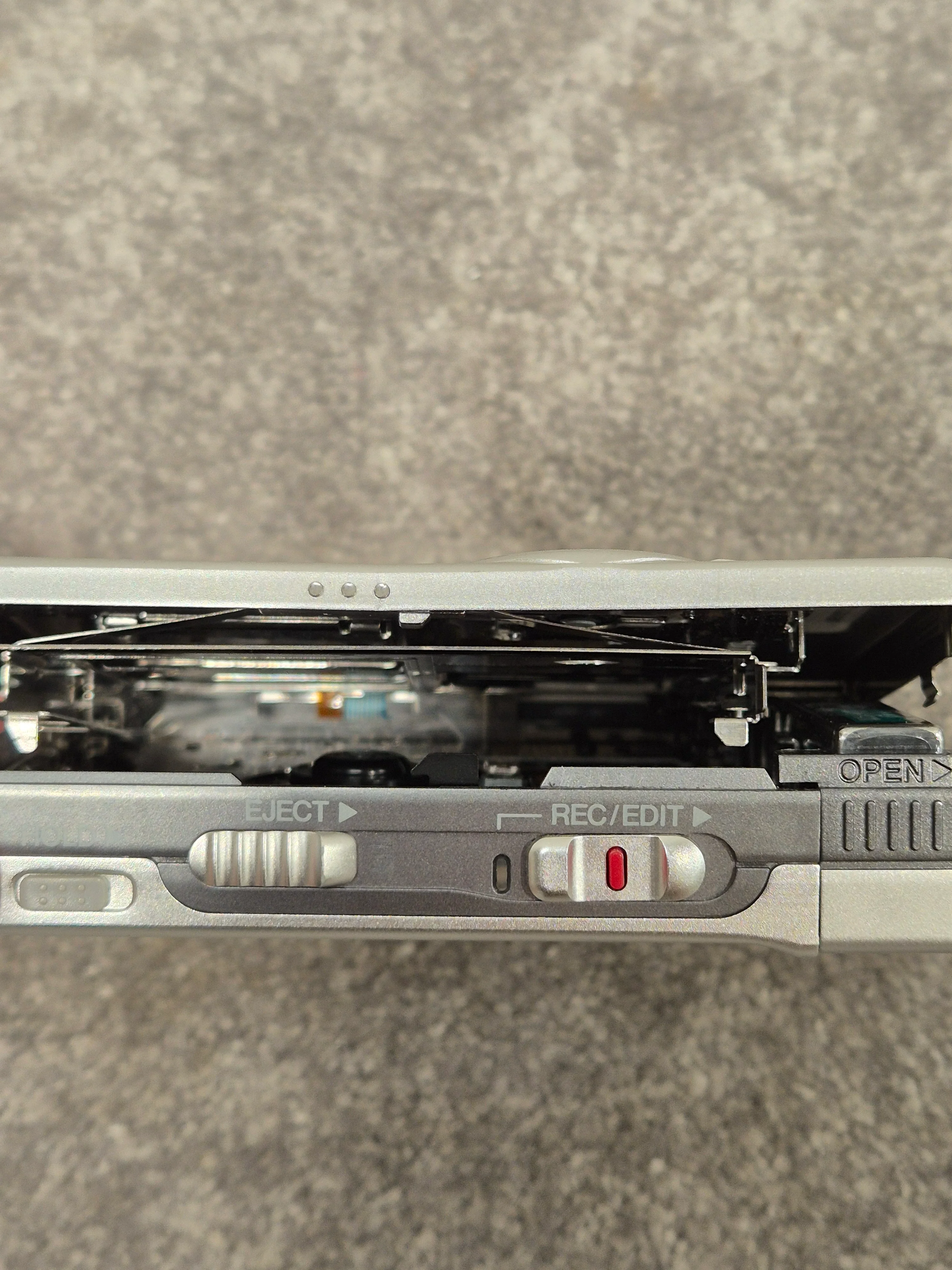 Aiwa AM-F65 - Portable MiniDisc Recorder (Read Description) - Image 7