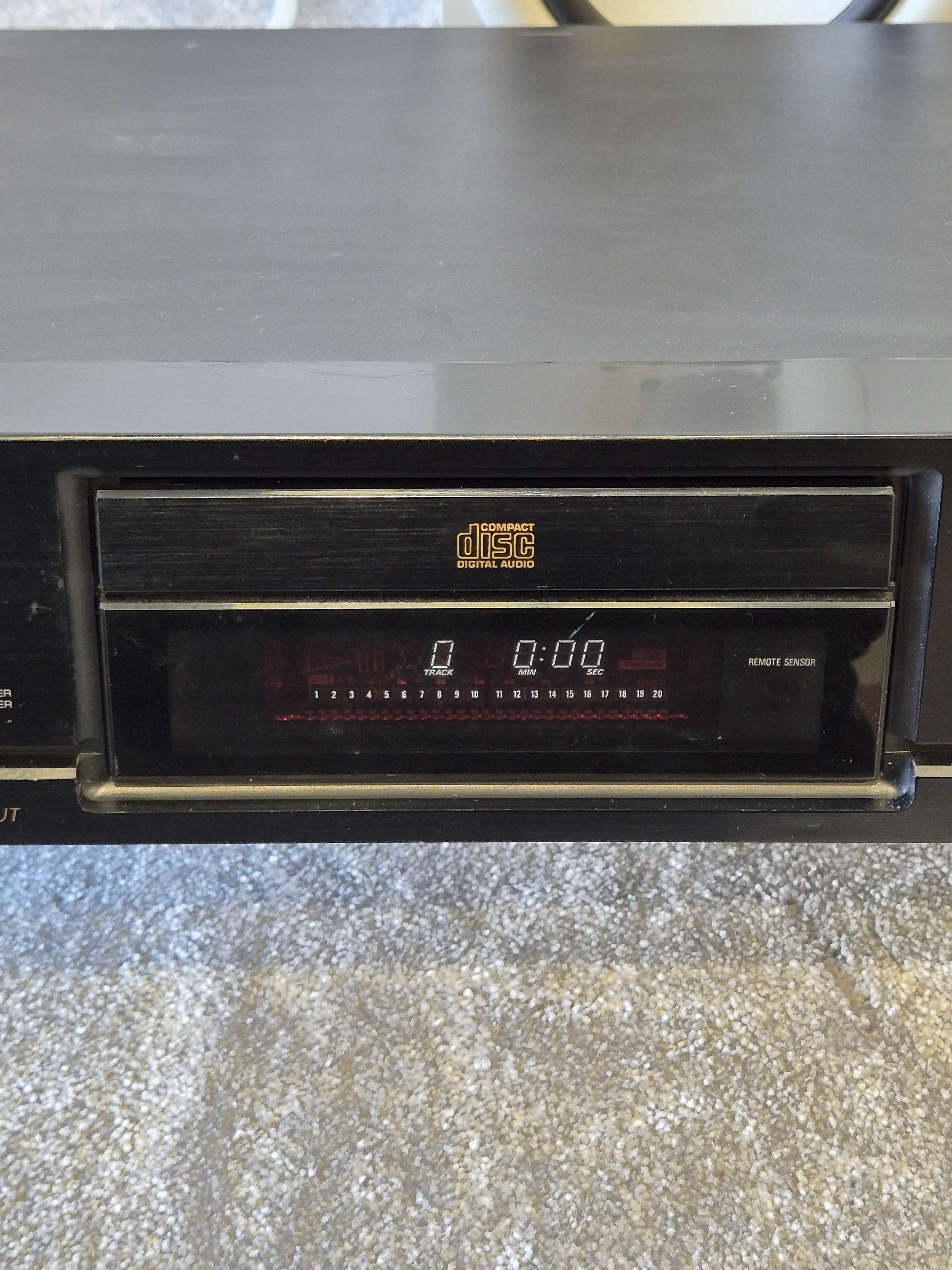 Aiwa XC-300 - Versatile Compact Disc Player - Image 2
