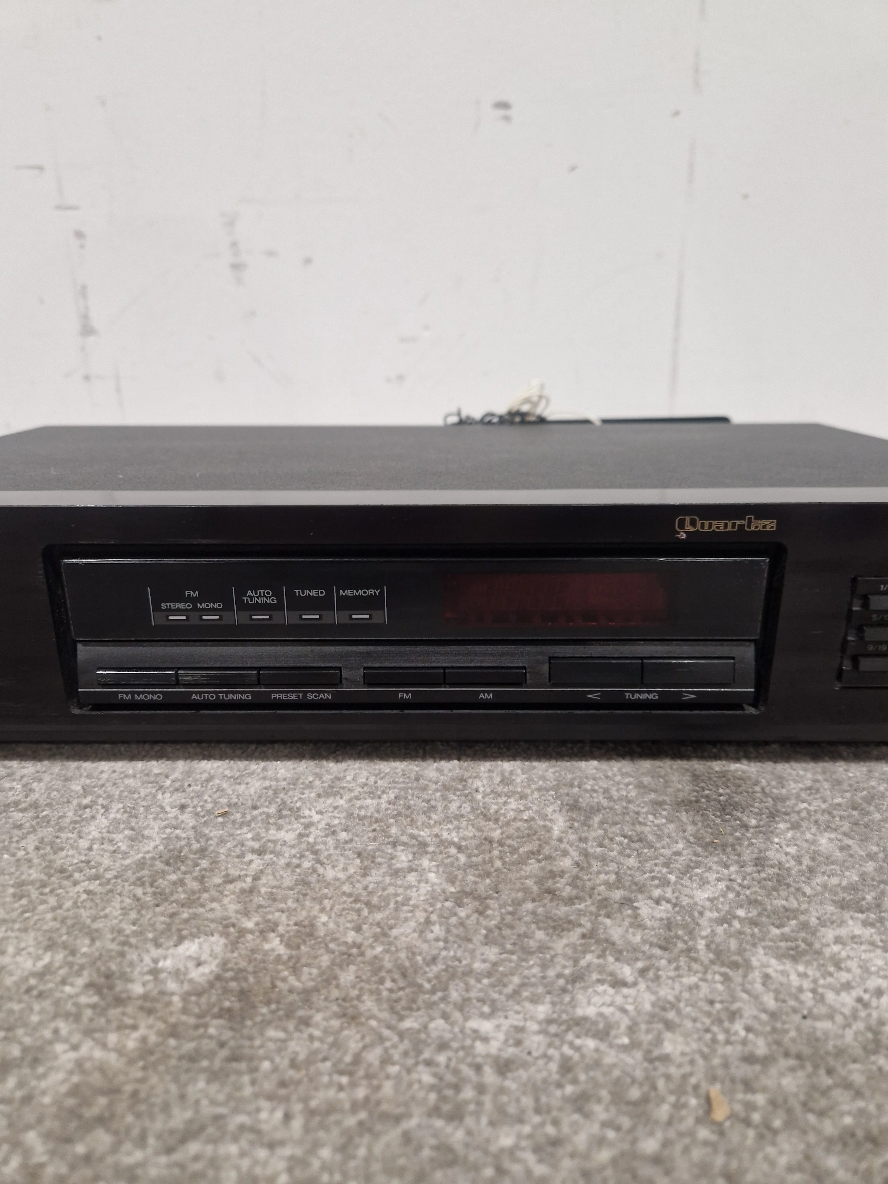 Akai AT-30 - Digital Synthesizer Tuner - Black - Excellent - Image 2