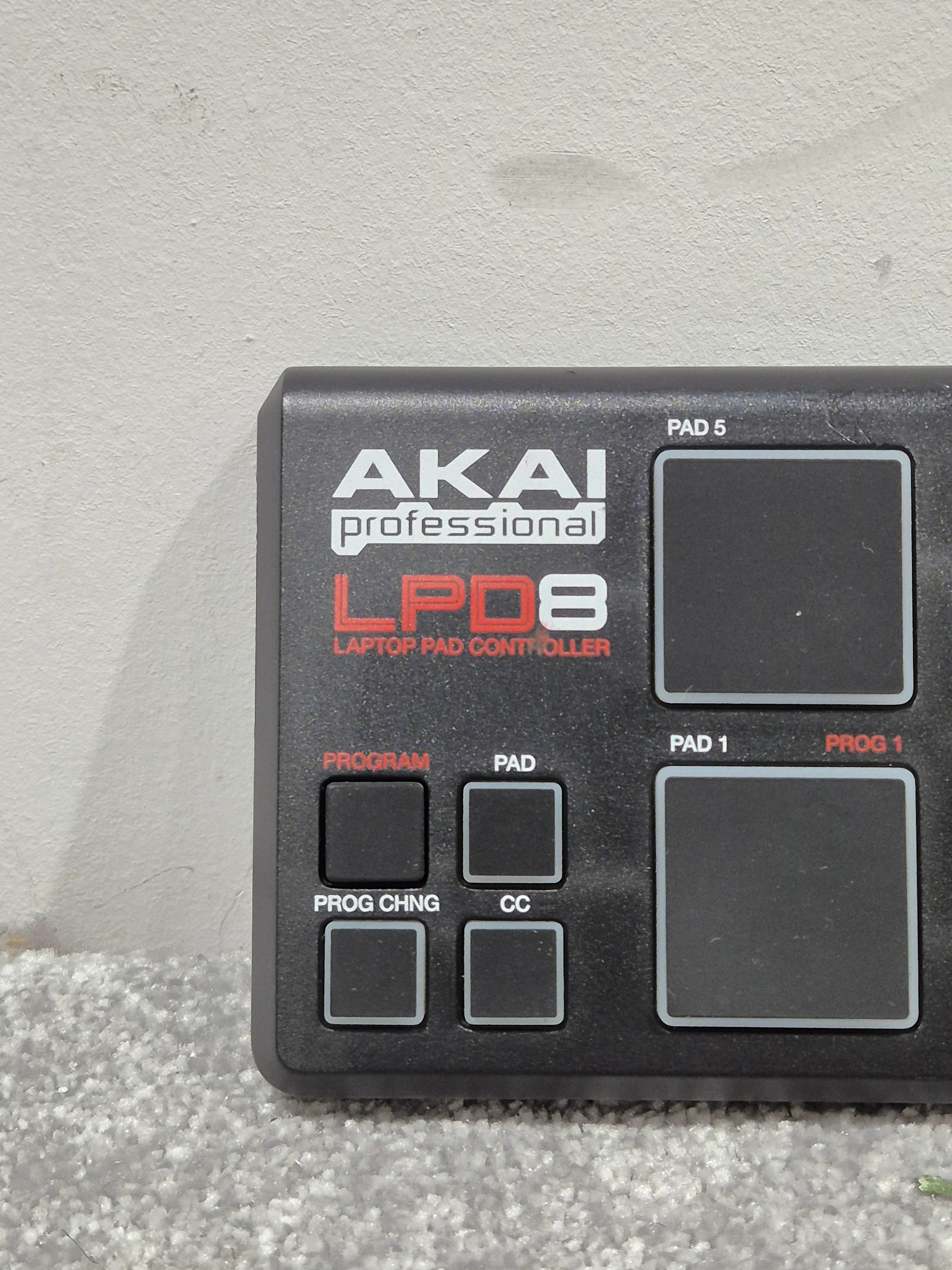 Akai LPD8 Pad Controller - Compact USB MIDI Pad - Image 2