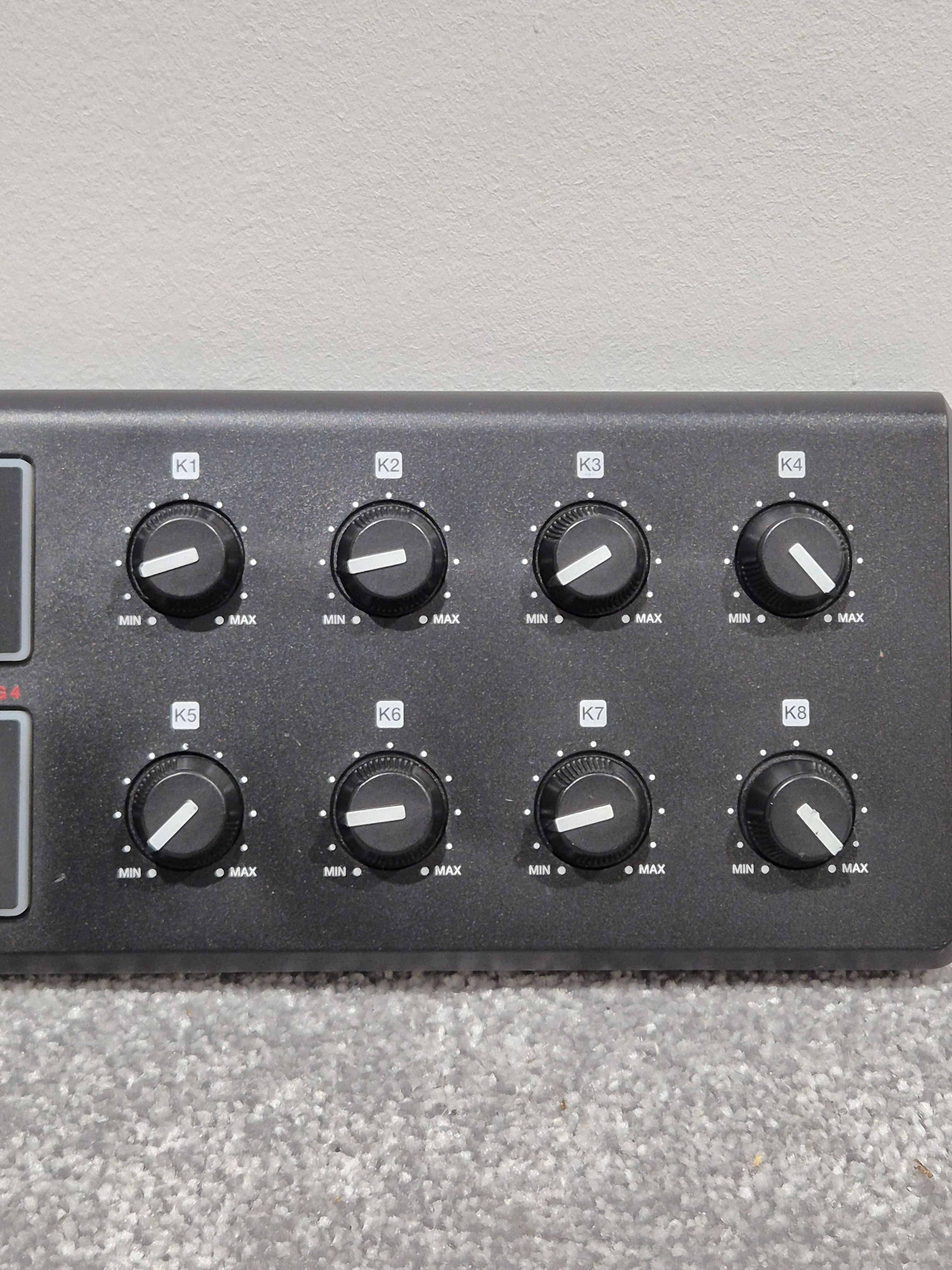 Akai LPD8 Pad Controller - Compact USB MIDI Pad - Image 4