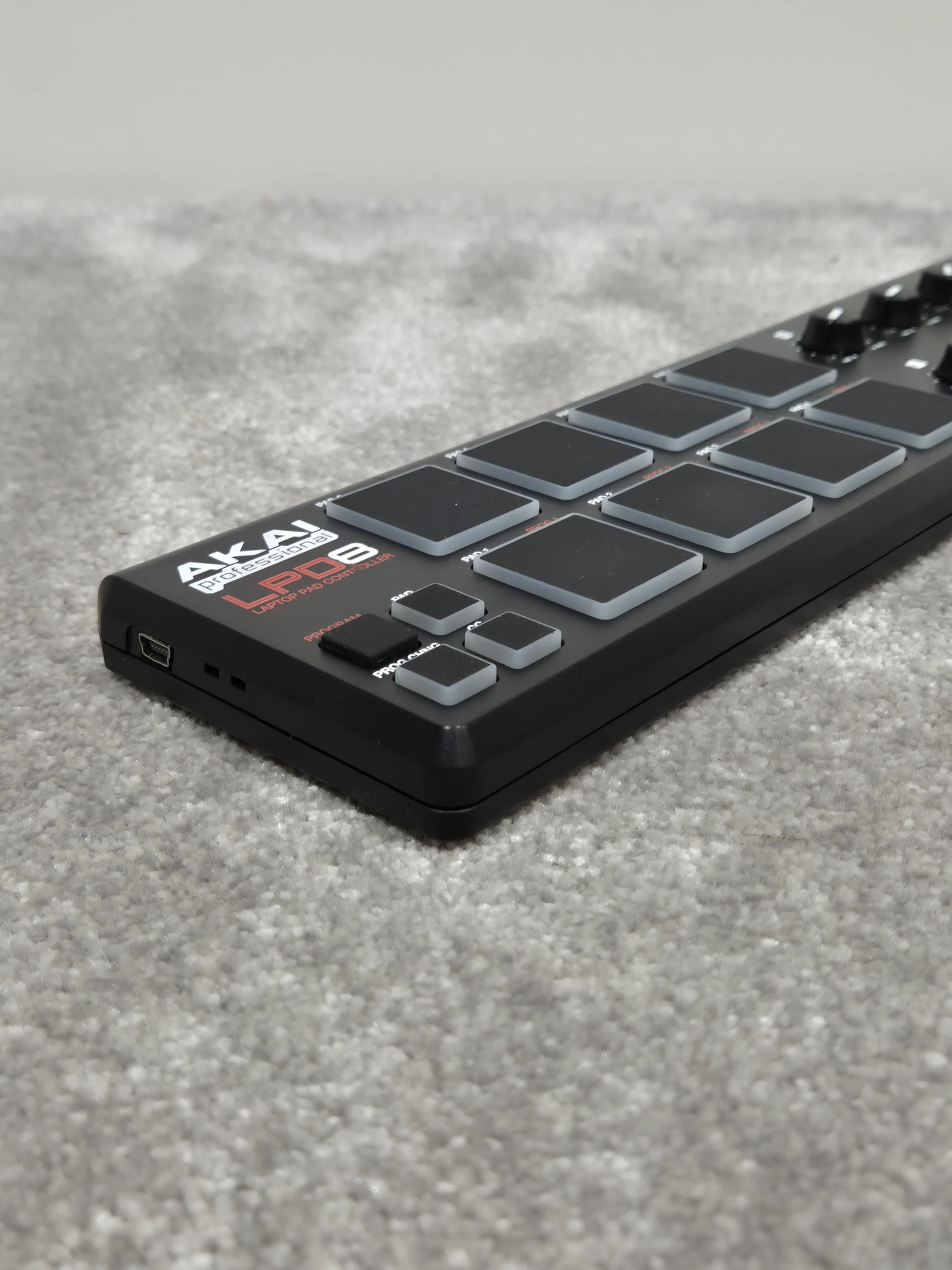 Akai LPD8 Pad Controller - Compact USB MIDI Pad - Image 5
