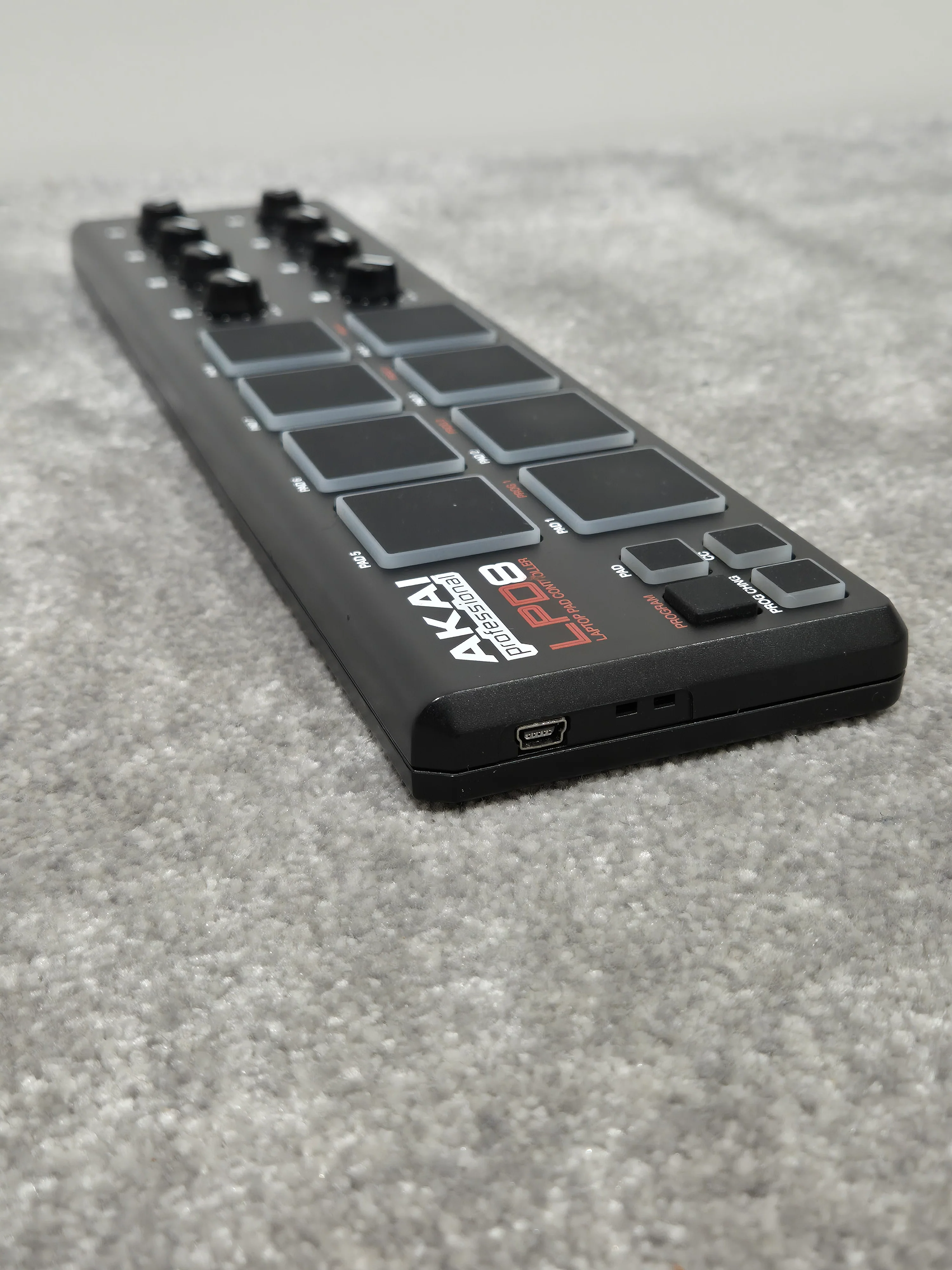 Akai LPD8 Pad Controller - Compact USB MIDI Pad - Image 6