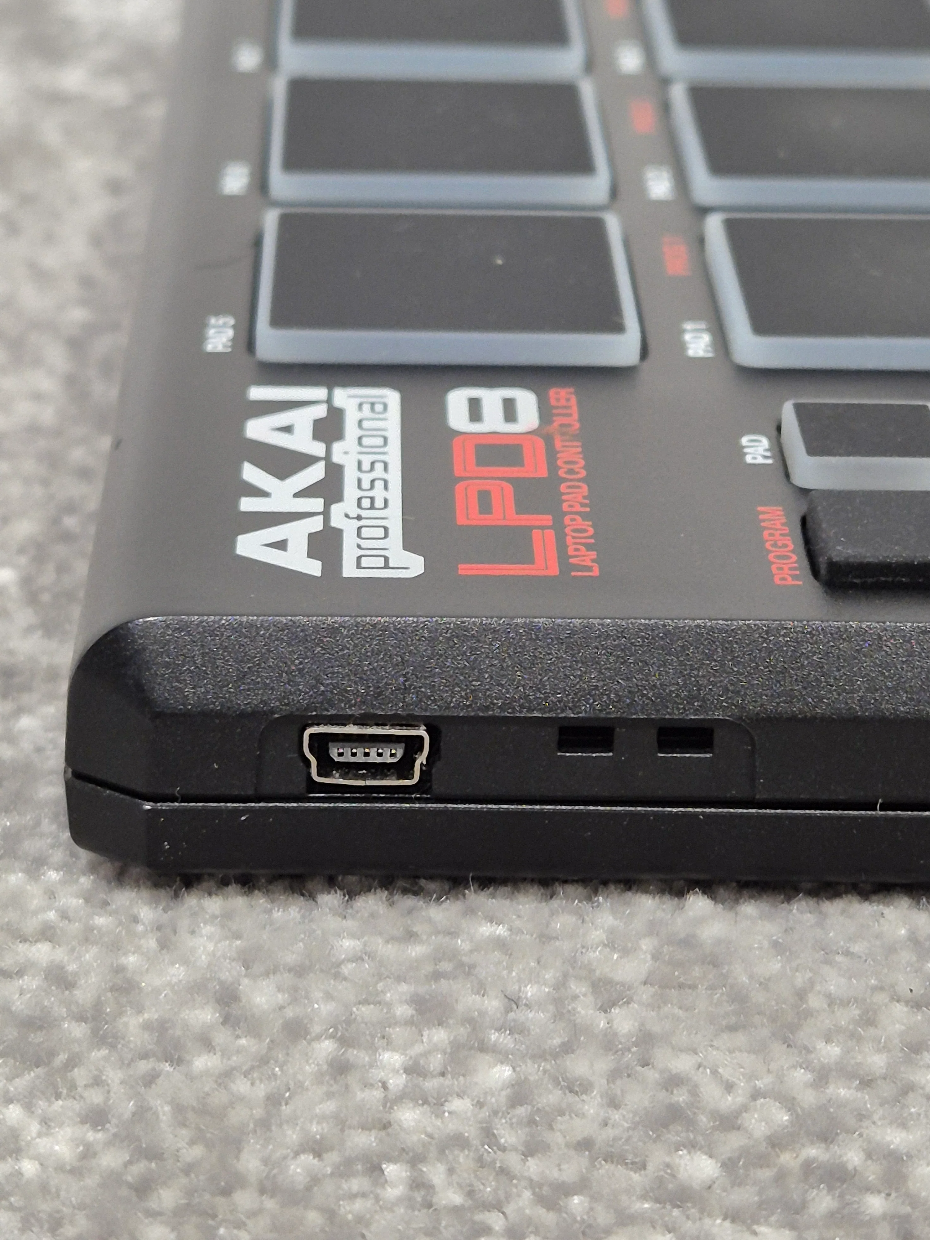 Akai LPD8 Pad Controller - Compact USB MIDI Pad - Image 7