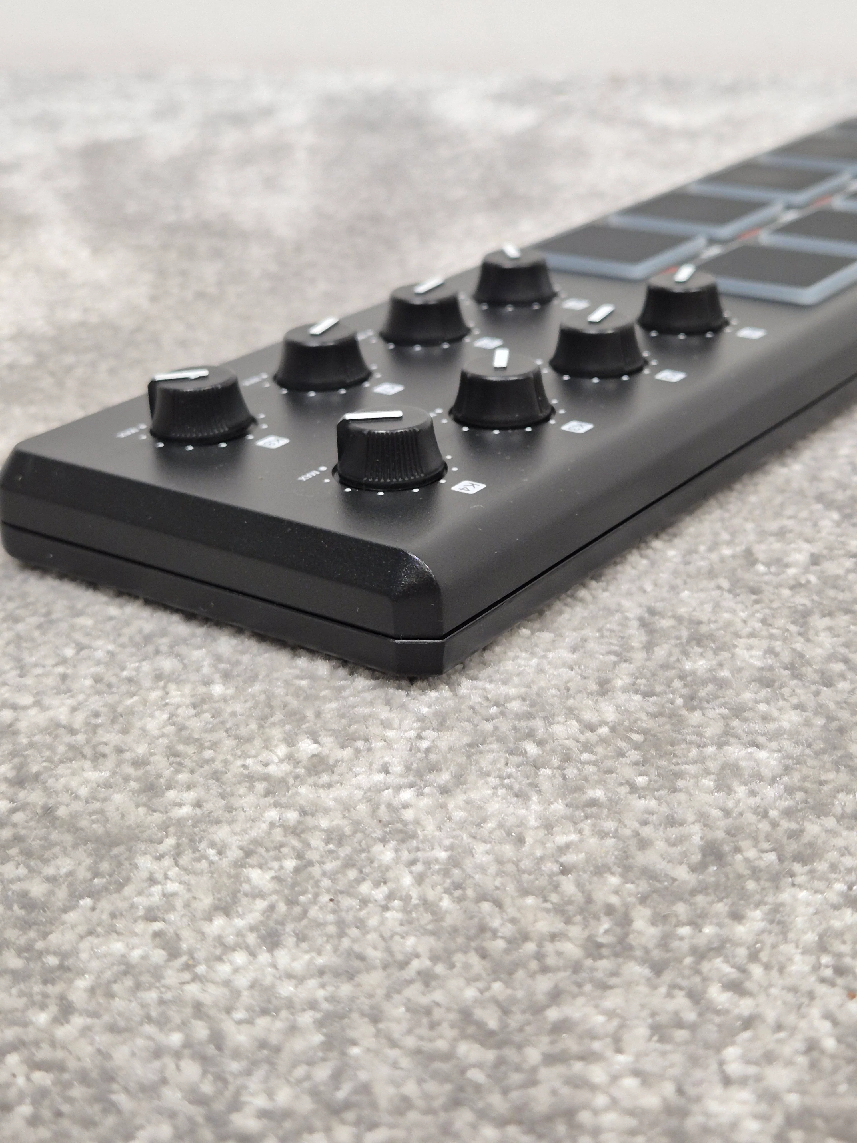 Akai LPD8 Pad Controller - Compact USB MIDI Pad - Image 8