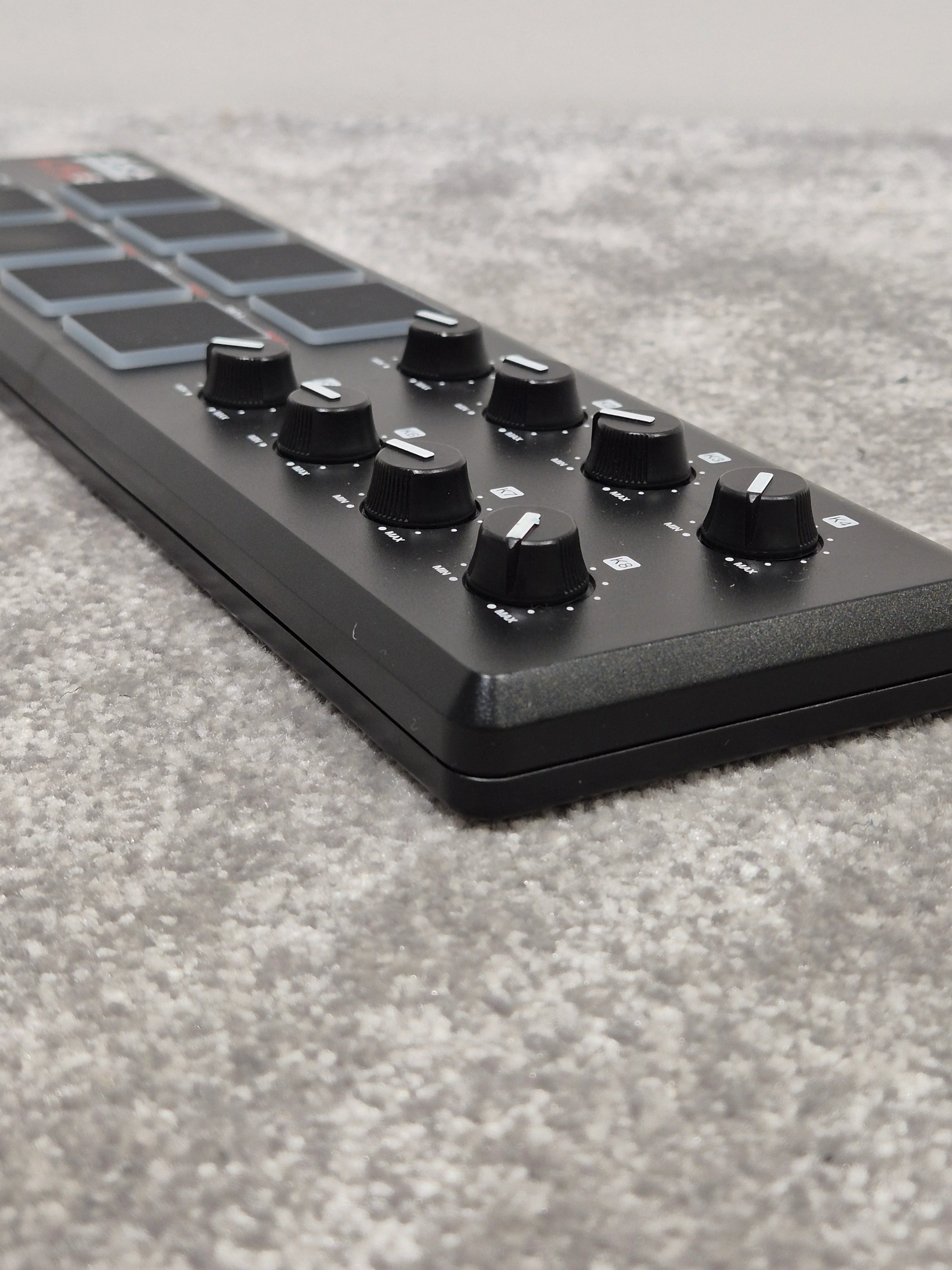 Akai LPD8 Pad Controller - Compact USB MIDI Pad - Image 9