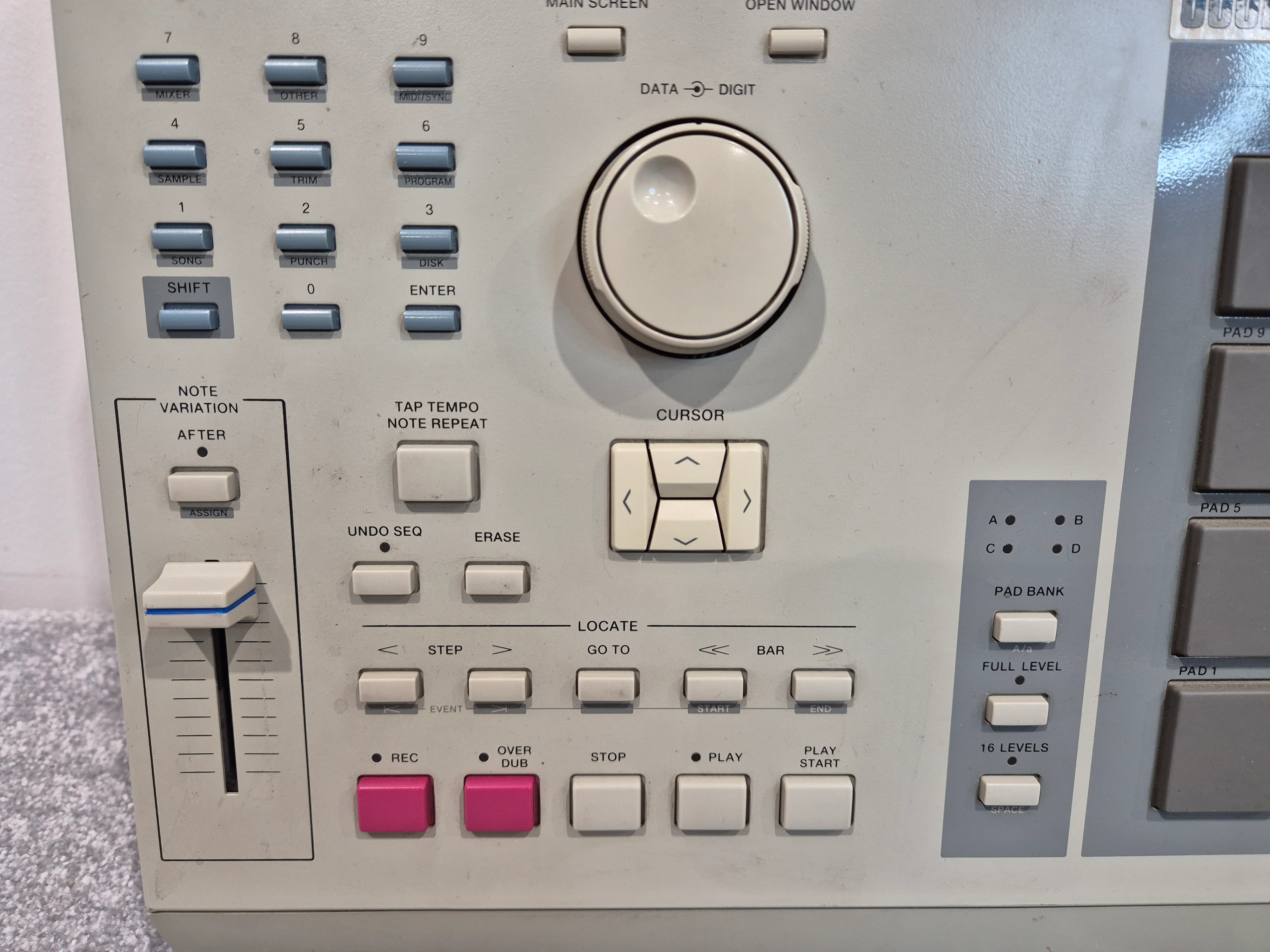 Akai MPC 2000 - 64-Track sampler-Sequencer Workstation w/ Zip Drive - Image 3