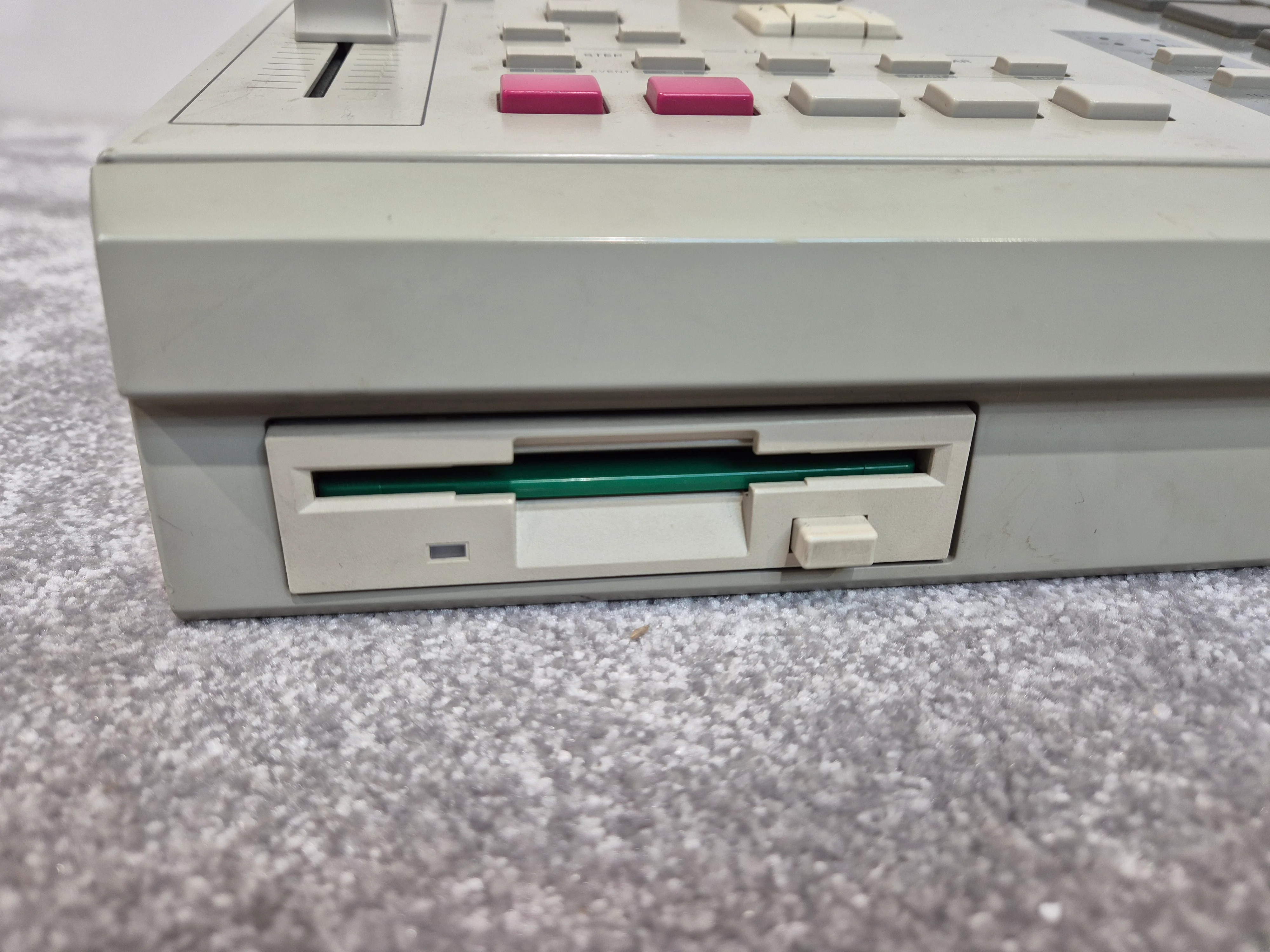 Akai MPC 2000 - 64-Track sampler-Sequencer Workstation w/ Zip Drive - Image 5