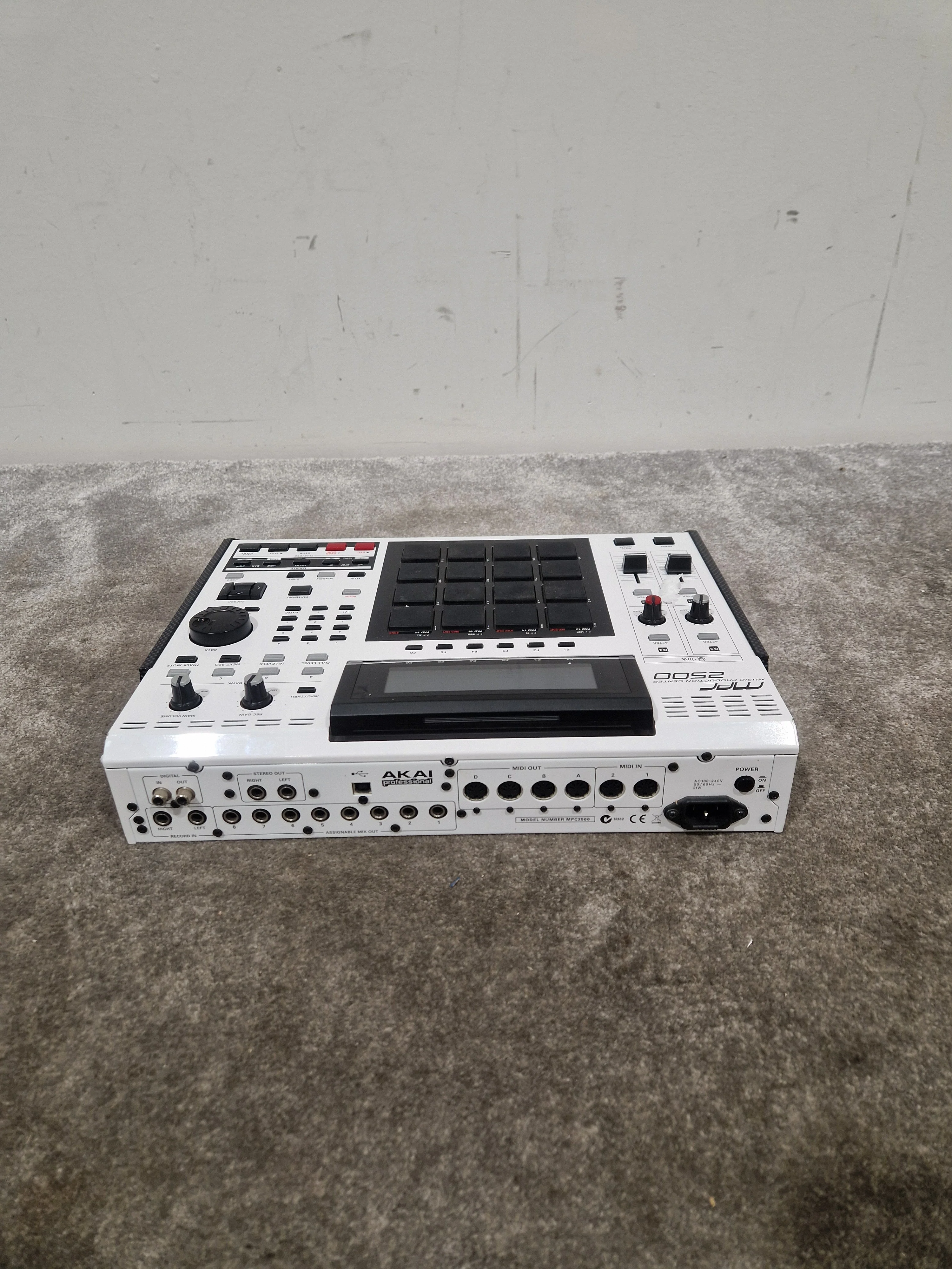 Akai MPC 2500 Special Edition - Professional Music Production Station - Excellent w/ Original Box & Power Supply - Image 11
