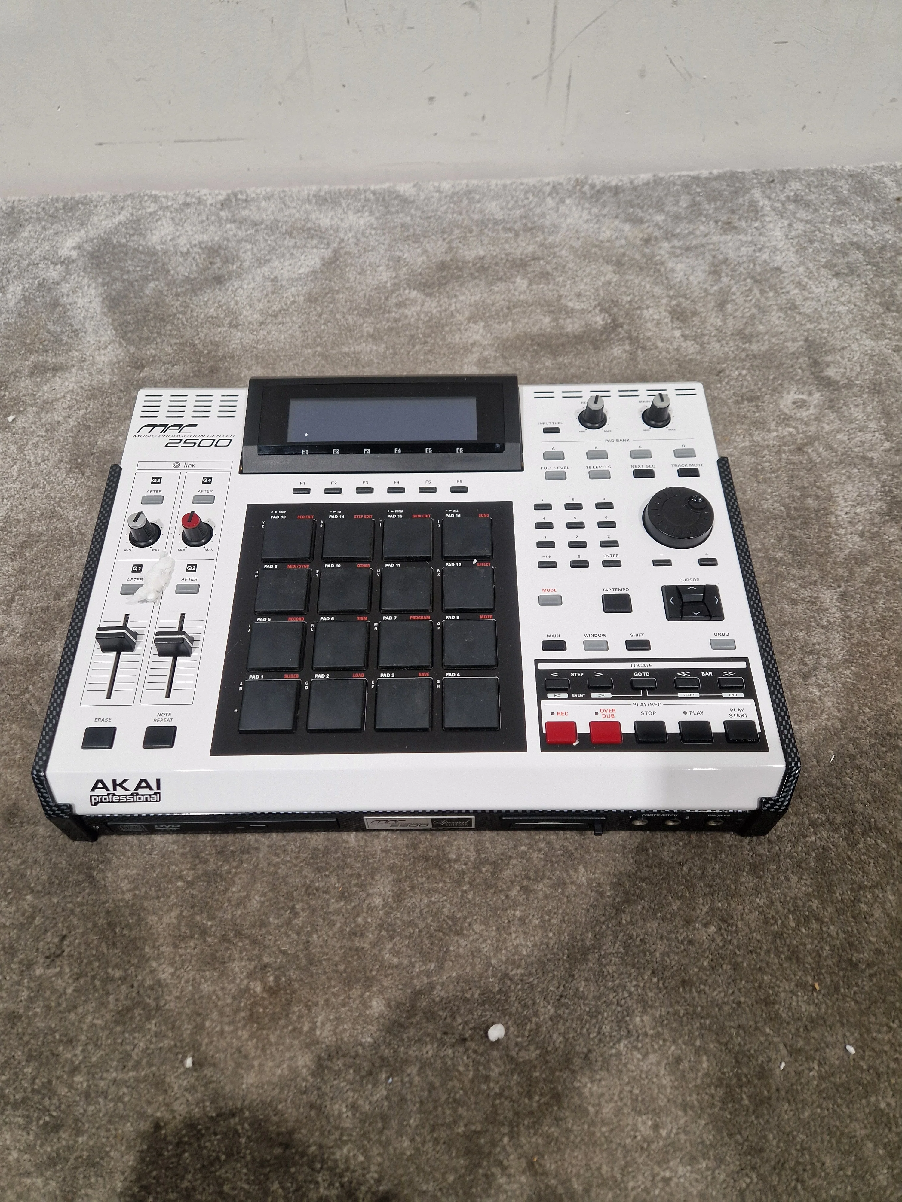 Akai MPC 2500 Special Edition - Professional Music Production Station - Excellent w/ Original Box & Power Supply - Image 2