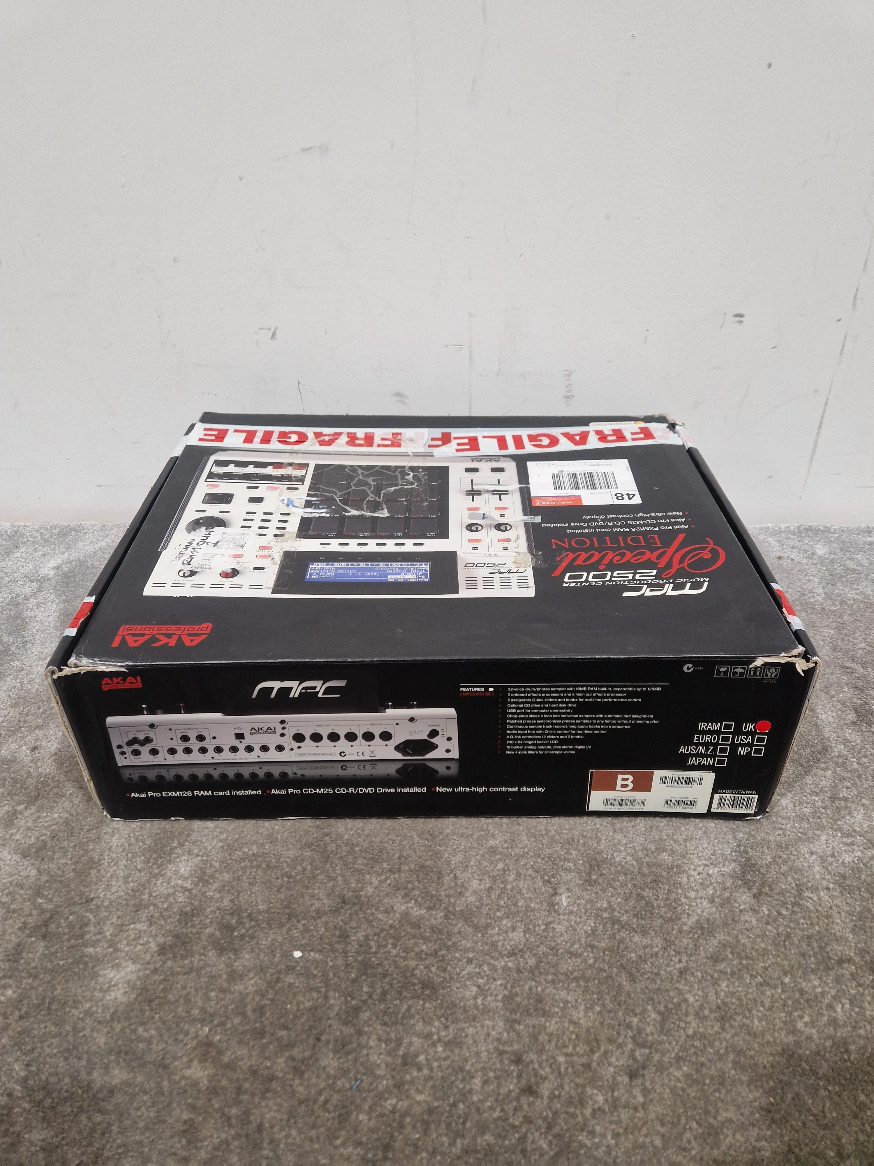 Akai MPC 2500 Special Edition - Professional Music Production Station - Excellent w/ Original Box & Power Supply - Image 4