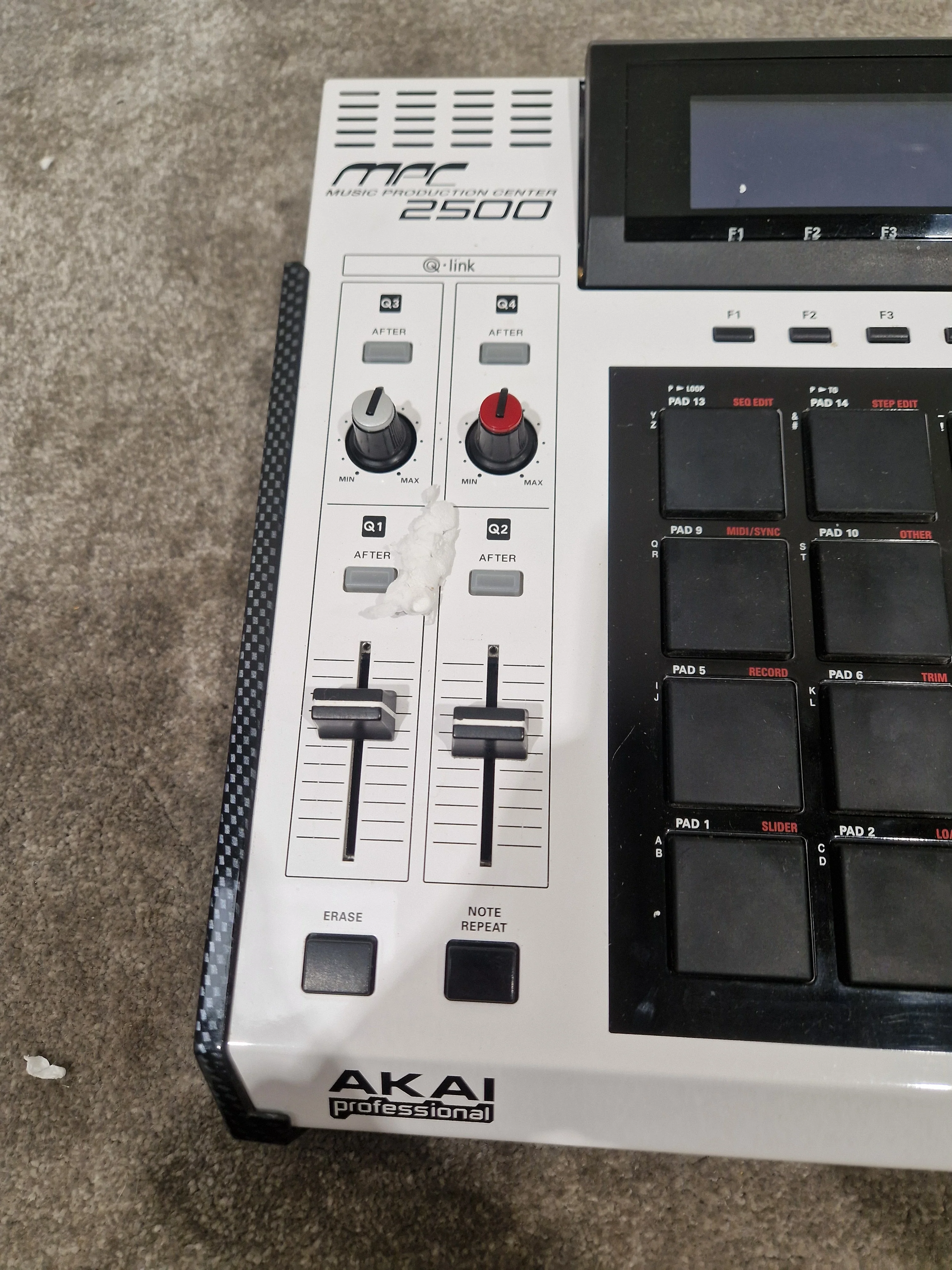 Akai MPC 2500 Special Edition - Professional Music Production Station - Excellent w/ Original Box & Power Supply - Image 6