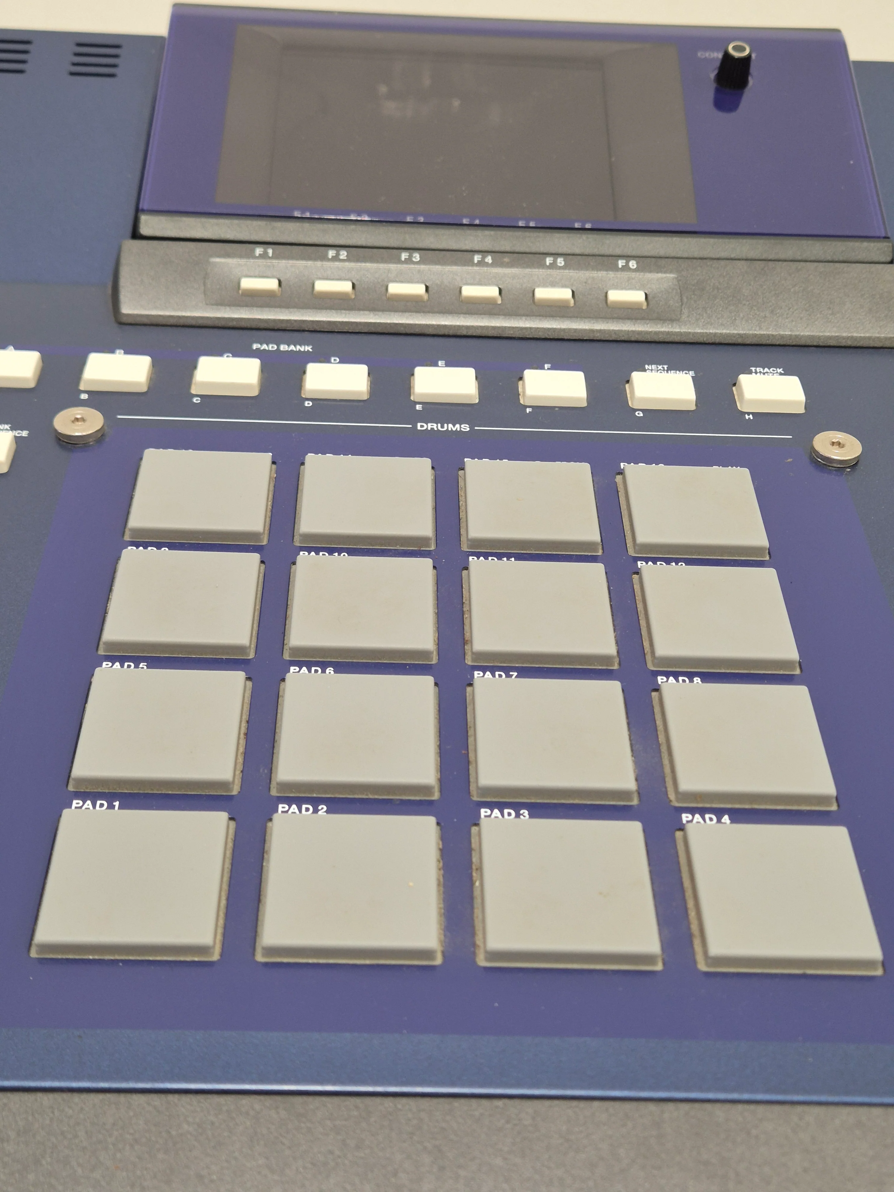 Akai MPC4000 - Music Production Centre Blue - Excellent - Image 11
