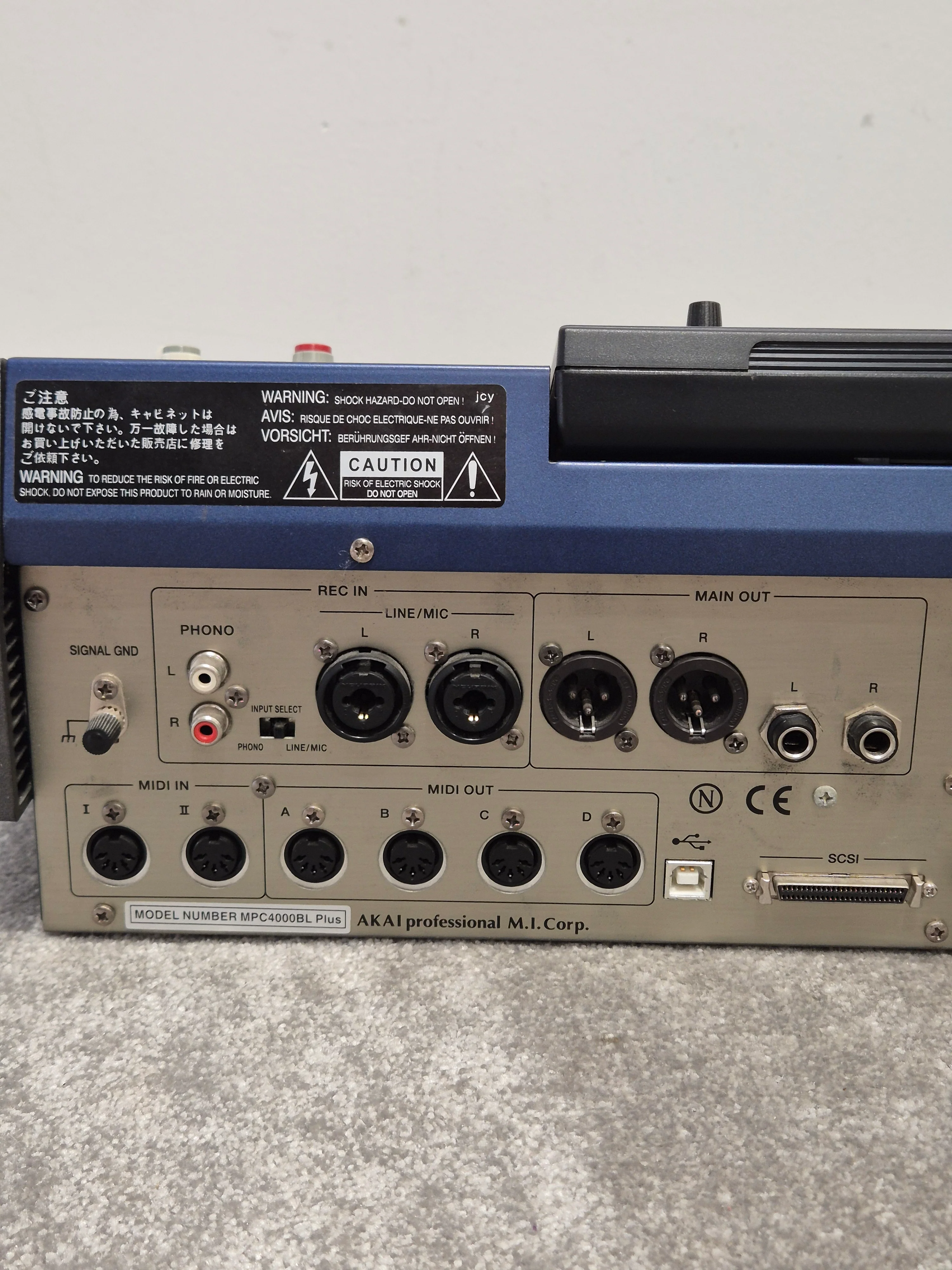 Akai MPC4000 - Music Production Centre Blue - Excellent - Image 6