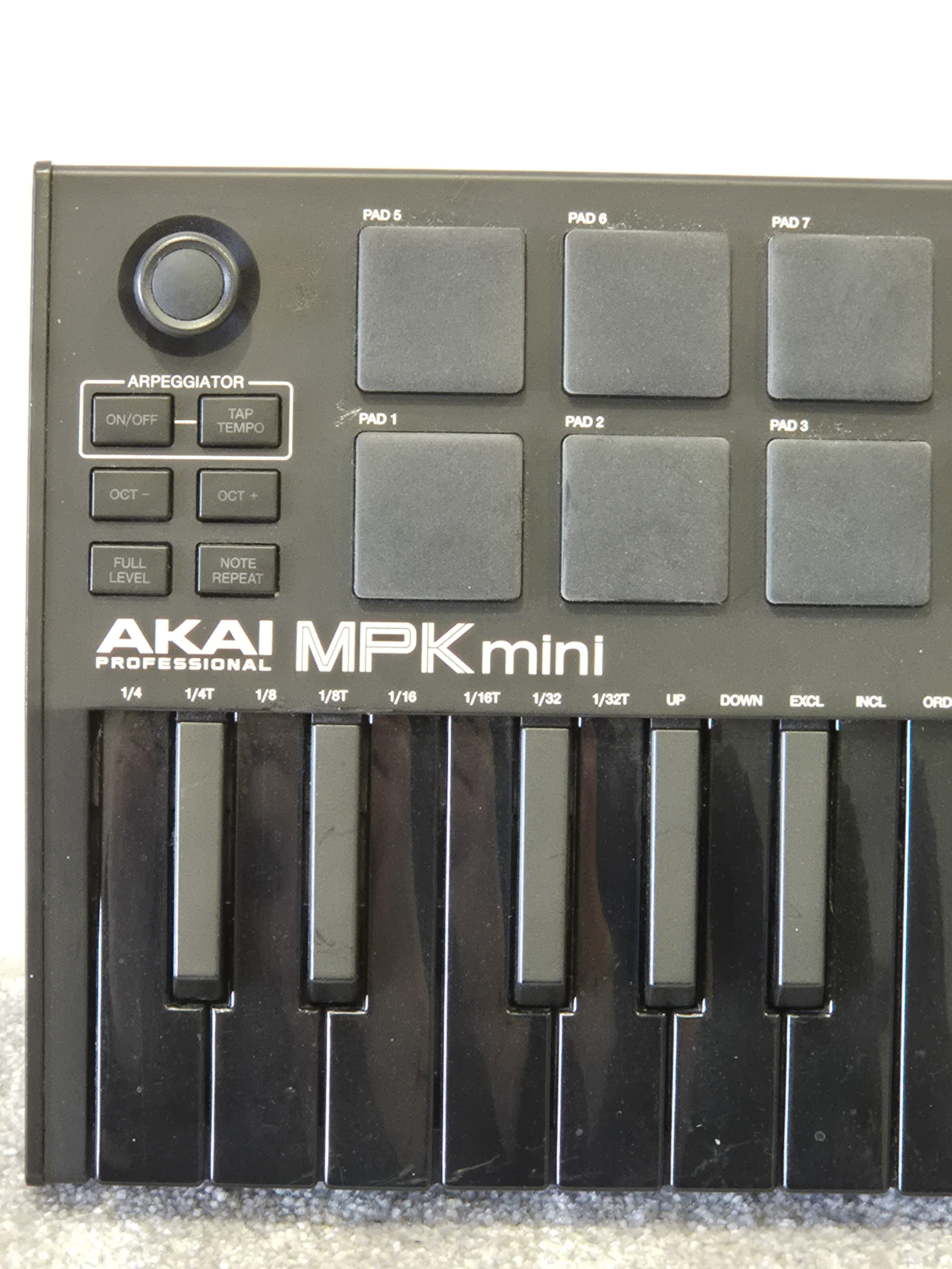 Akai MPK Mini - Compact MIDI Keyboard Controller - Image 3