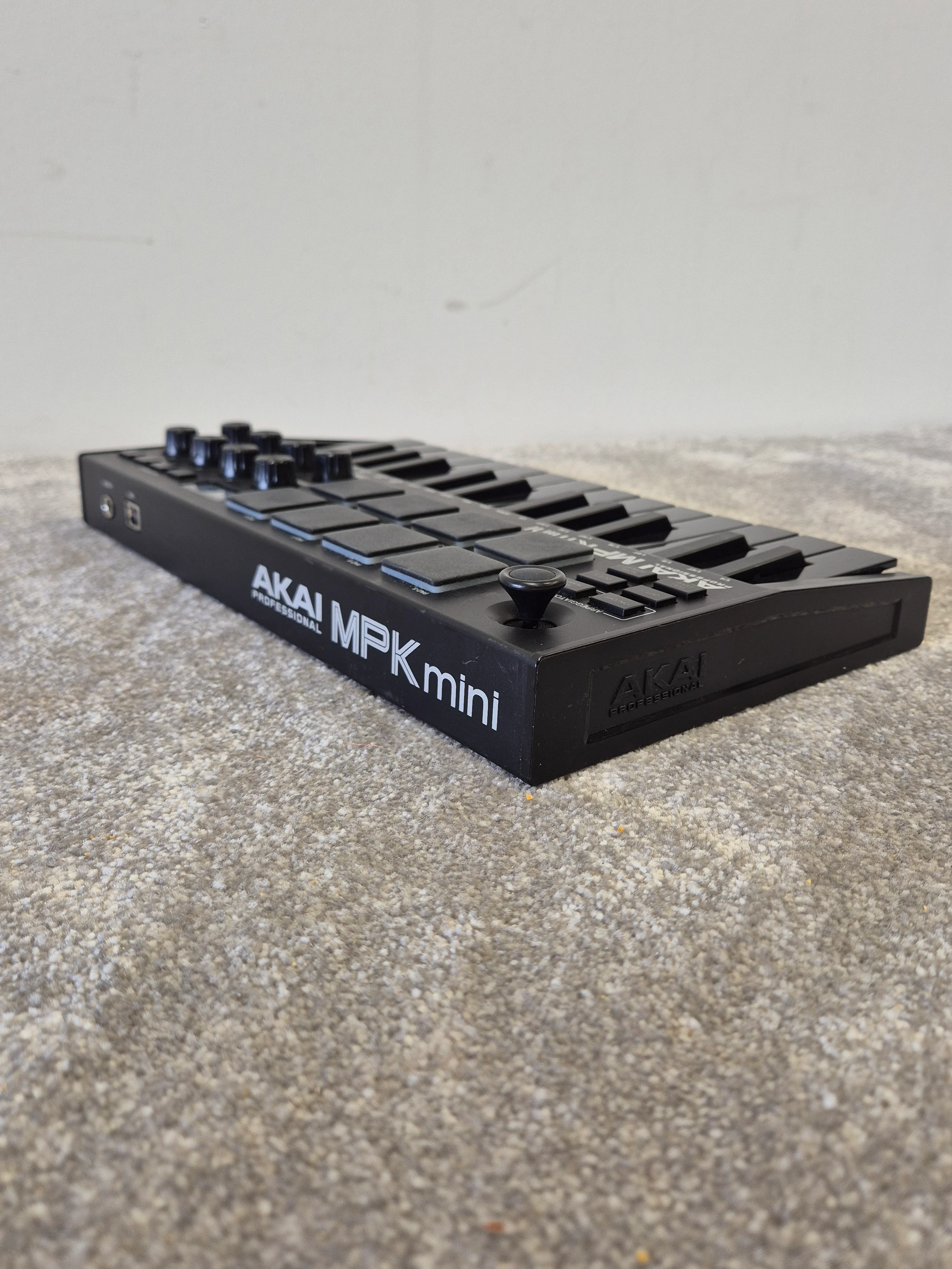 Akai MPK Mini - Compact MIDI Keyboard Controller - Image 6